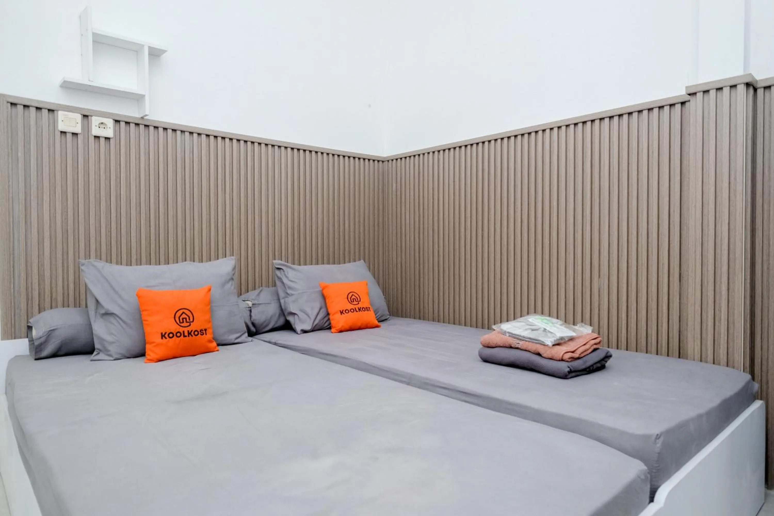 Bedroom, Bed in Omah Ninten Syariah Laweyan RedPartner