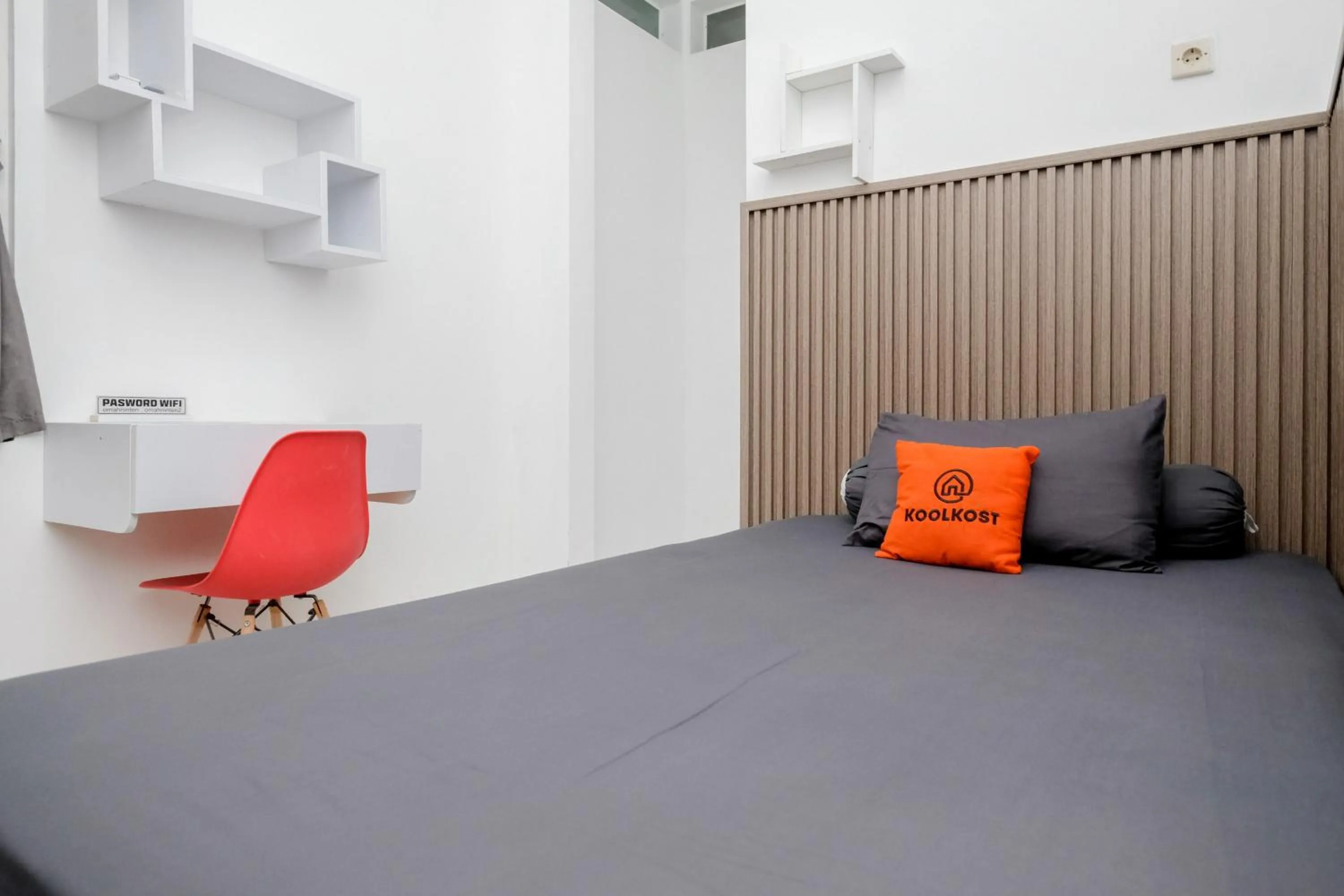 Bedroom, Bed in Omah Ninten Syariah Laweyan RedPartner