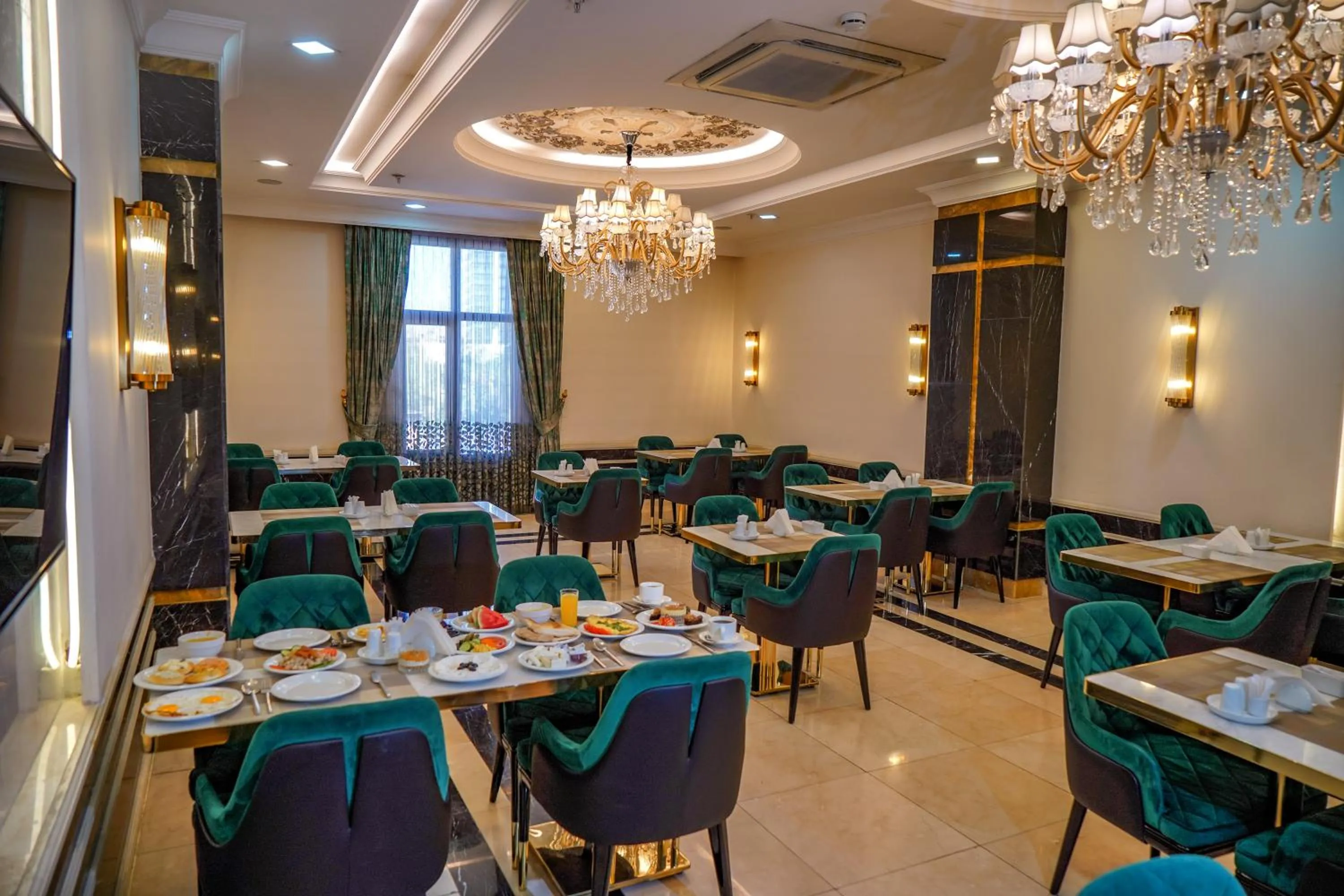 Restaurant/places to eat in Haden Hotel
