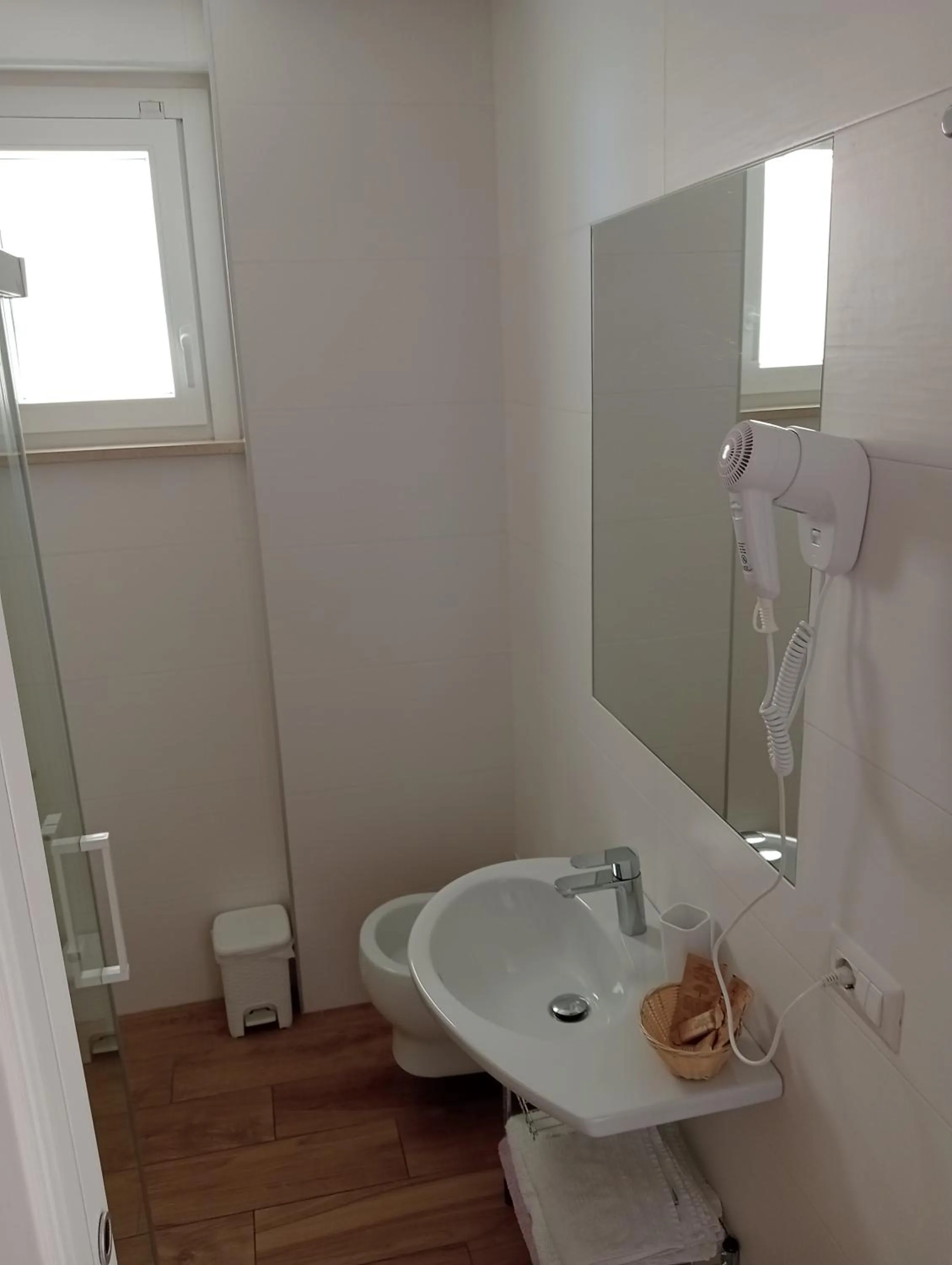 Bathroom in Hotel Flora