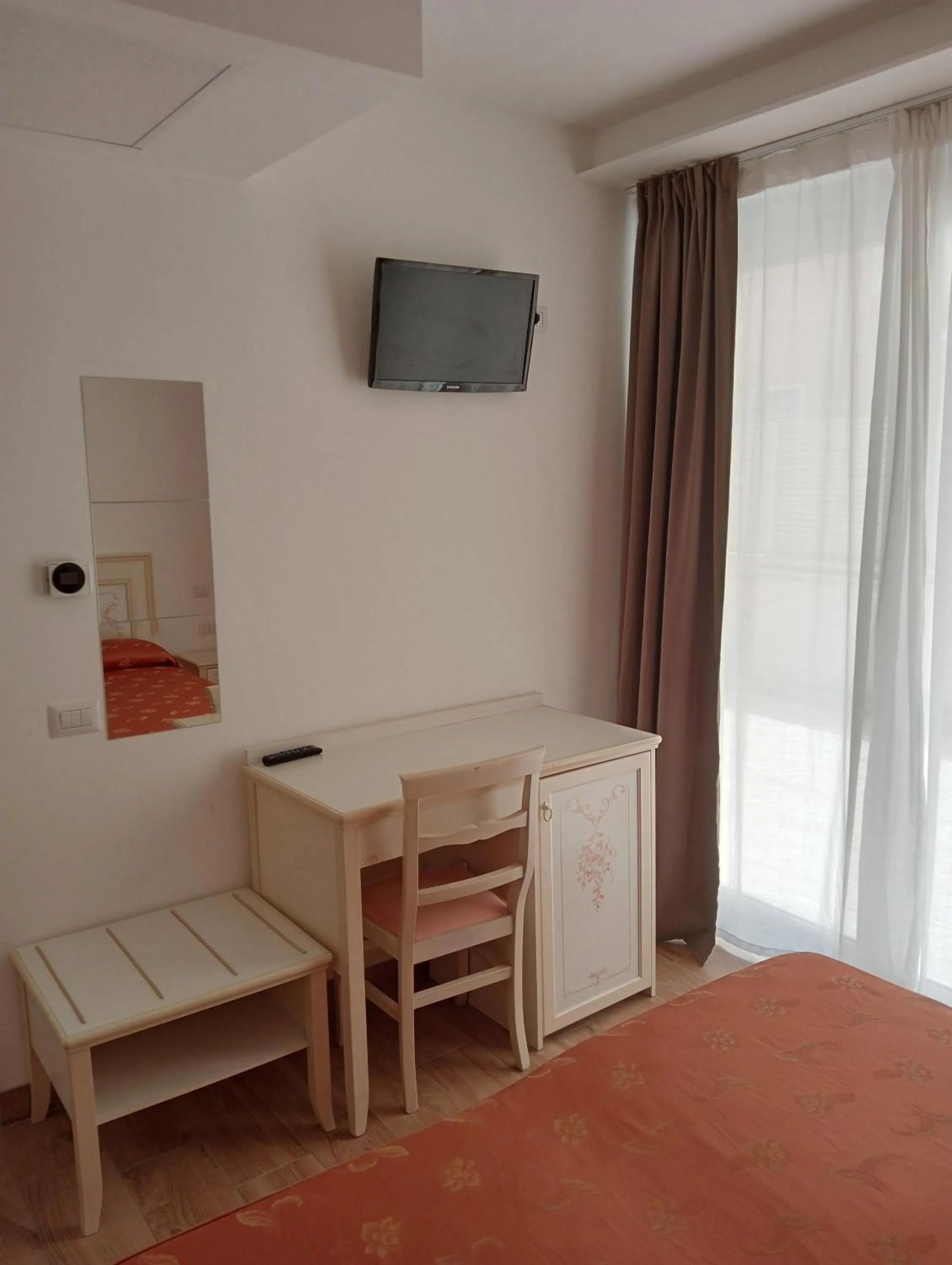 Bedroom, Bed in Hotel Flora