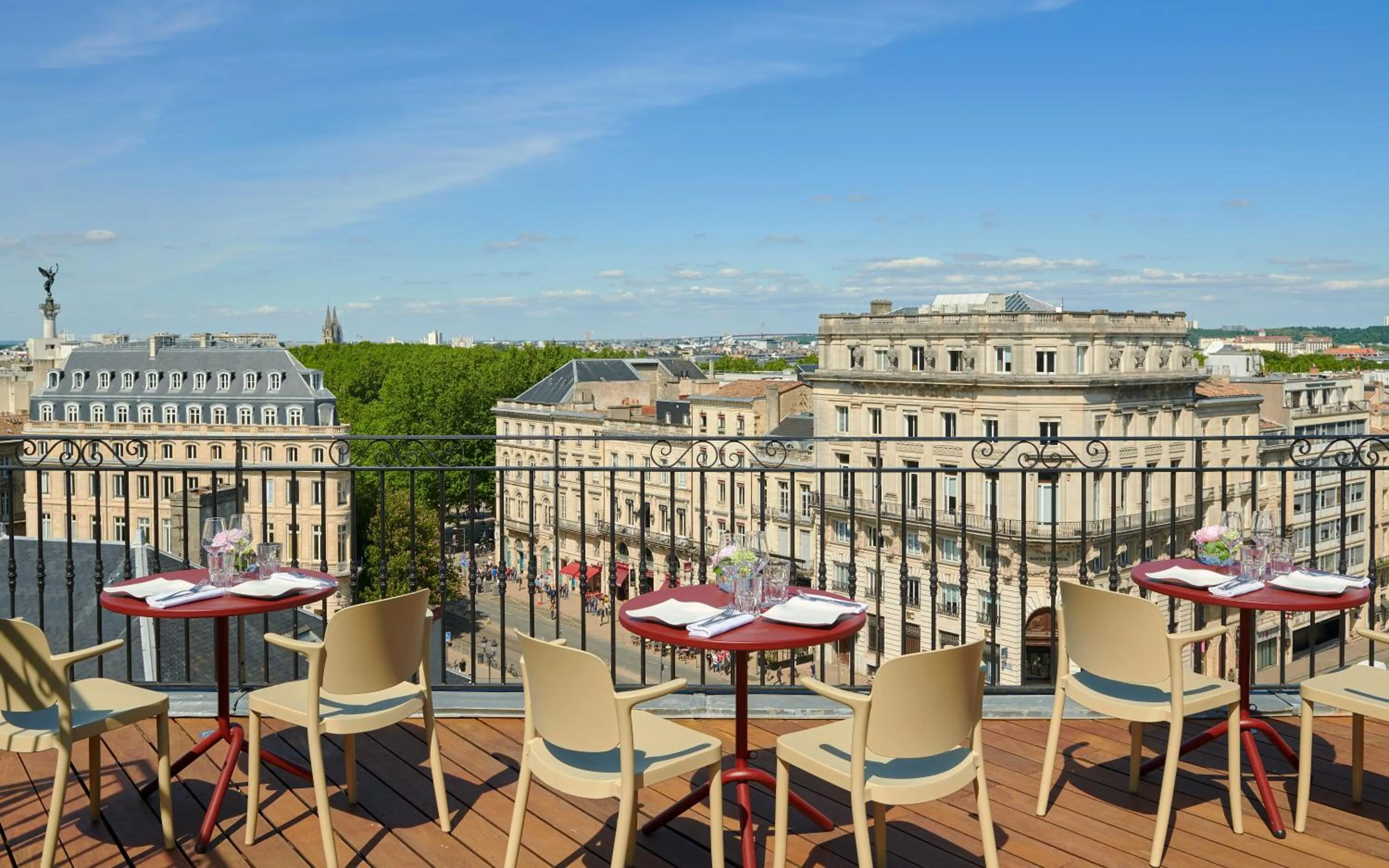 Lounge or bar in InterContinental Bordeaux Le Grand Hotel by IHG