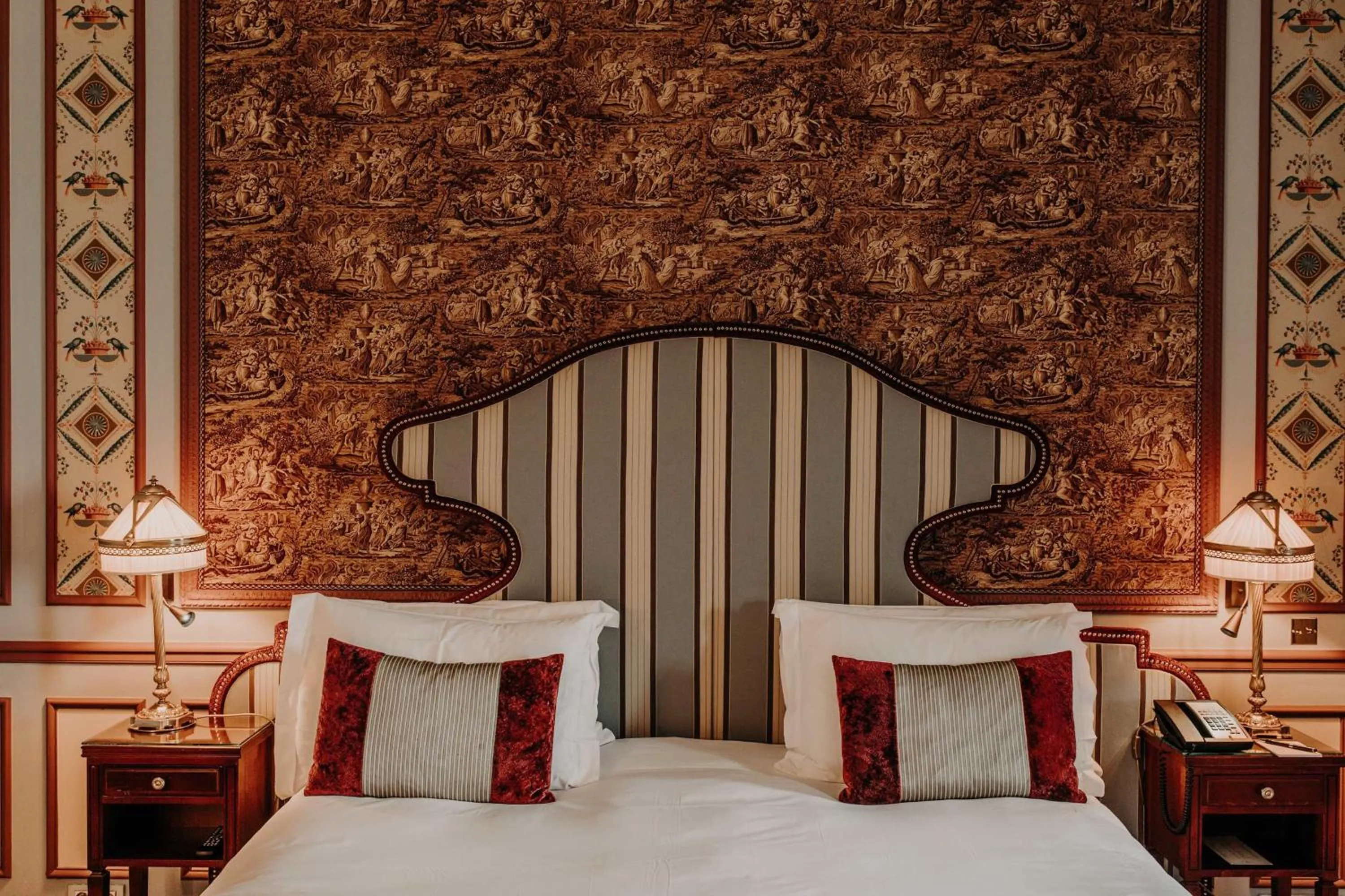 Bedroom, Bed in InterContinental Bordeaux Le Grand Hotel by IHG