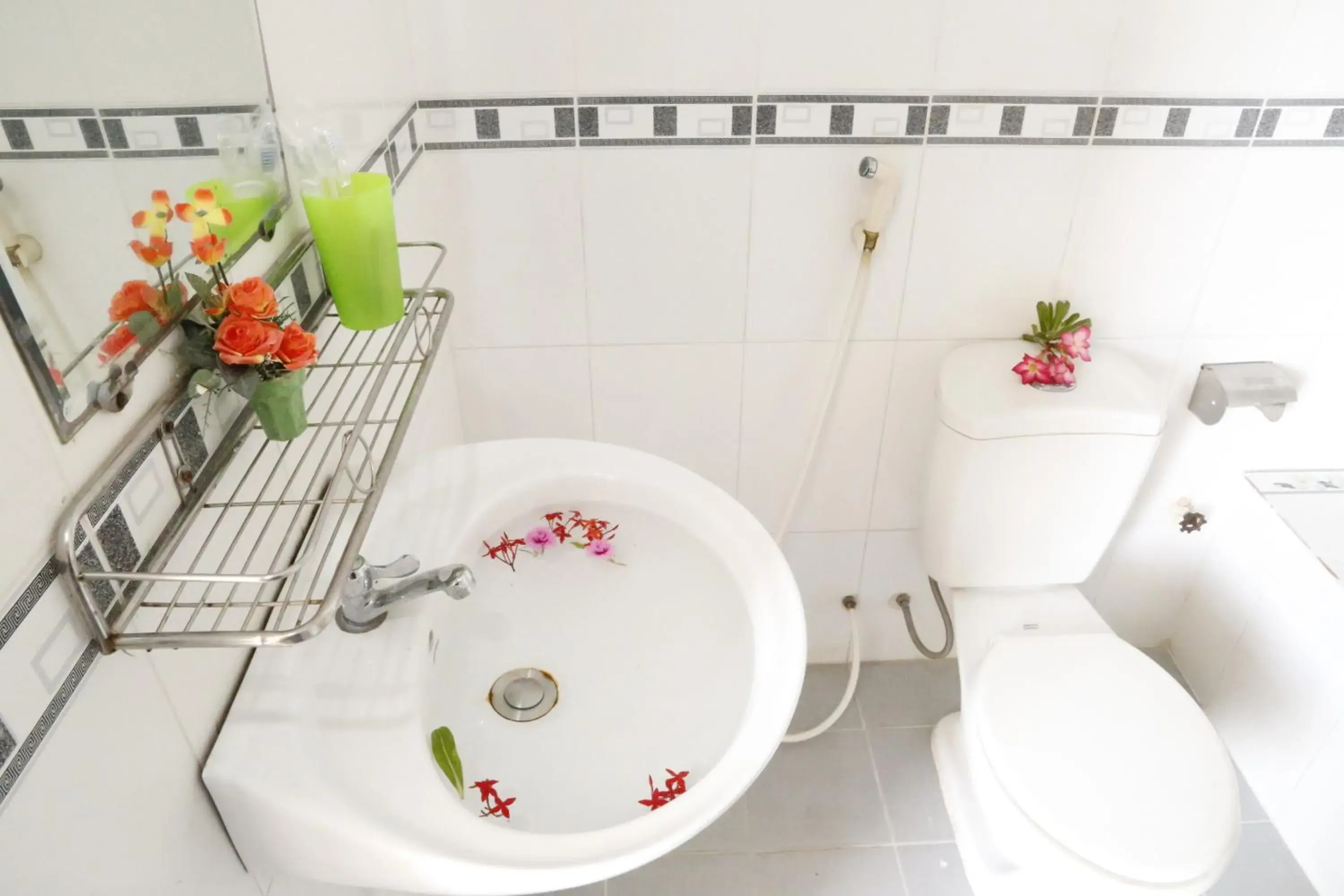 Shower in Minh Hung Hotel Shower in Minh Hung Hotel