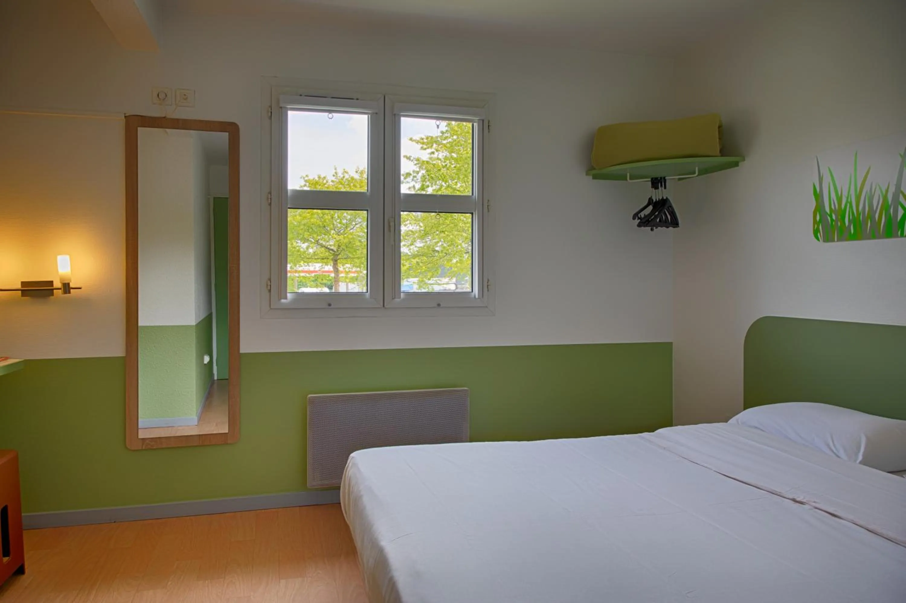 Bed in Ibis Budget Redon