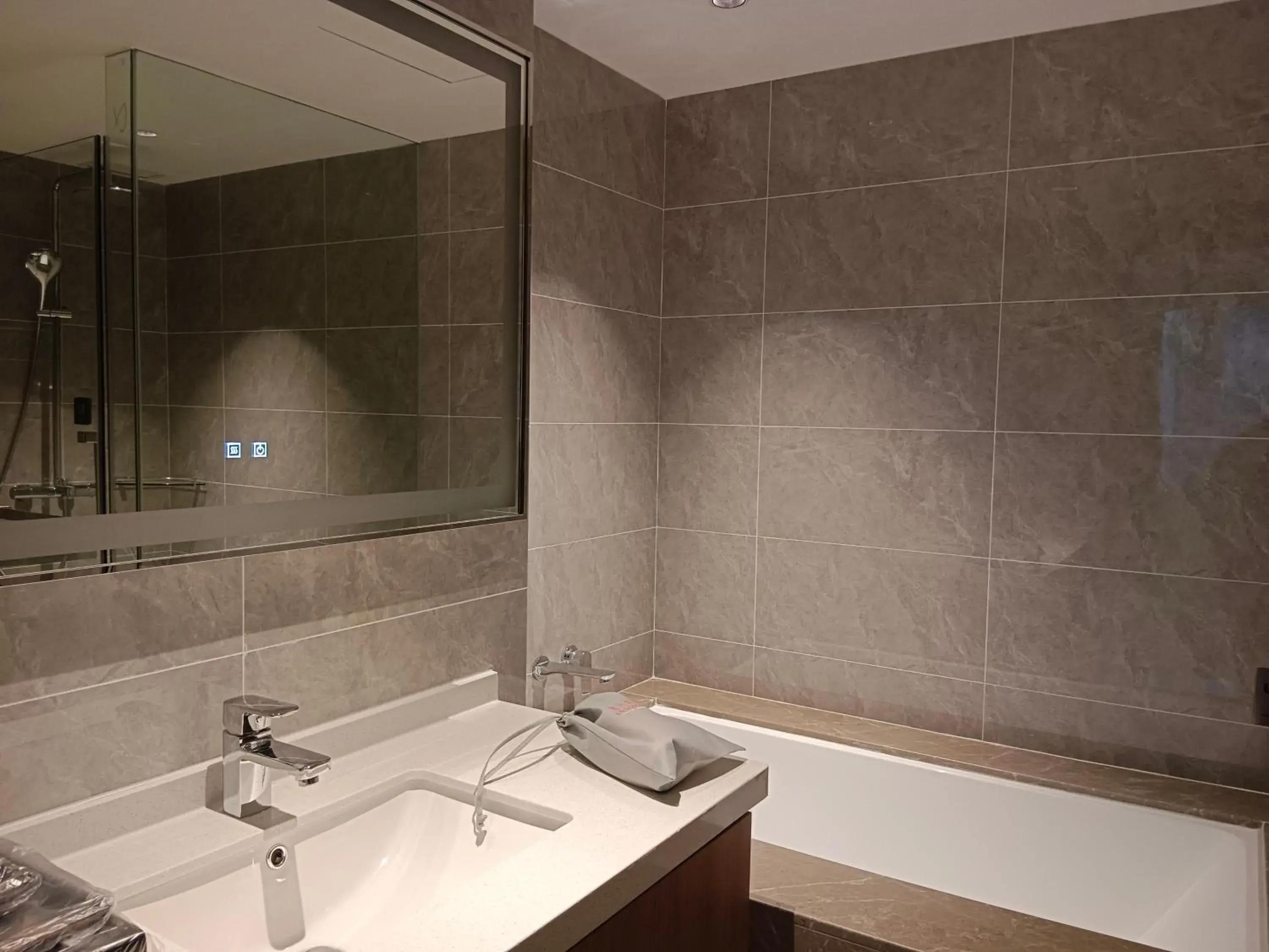 Bath in Guangzhou Dong Fang Hotel Bath in Guangzhou Dong Fang Hotel