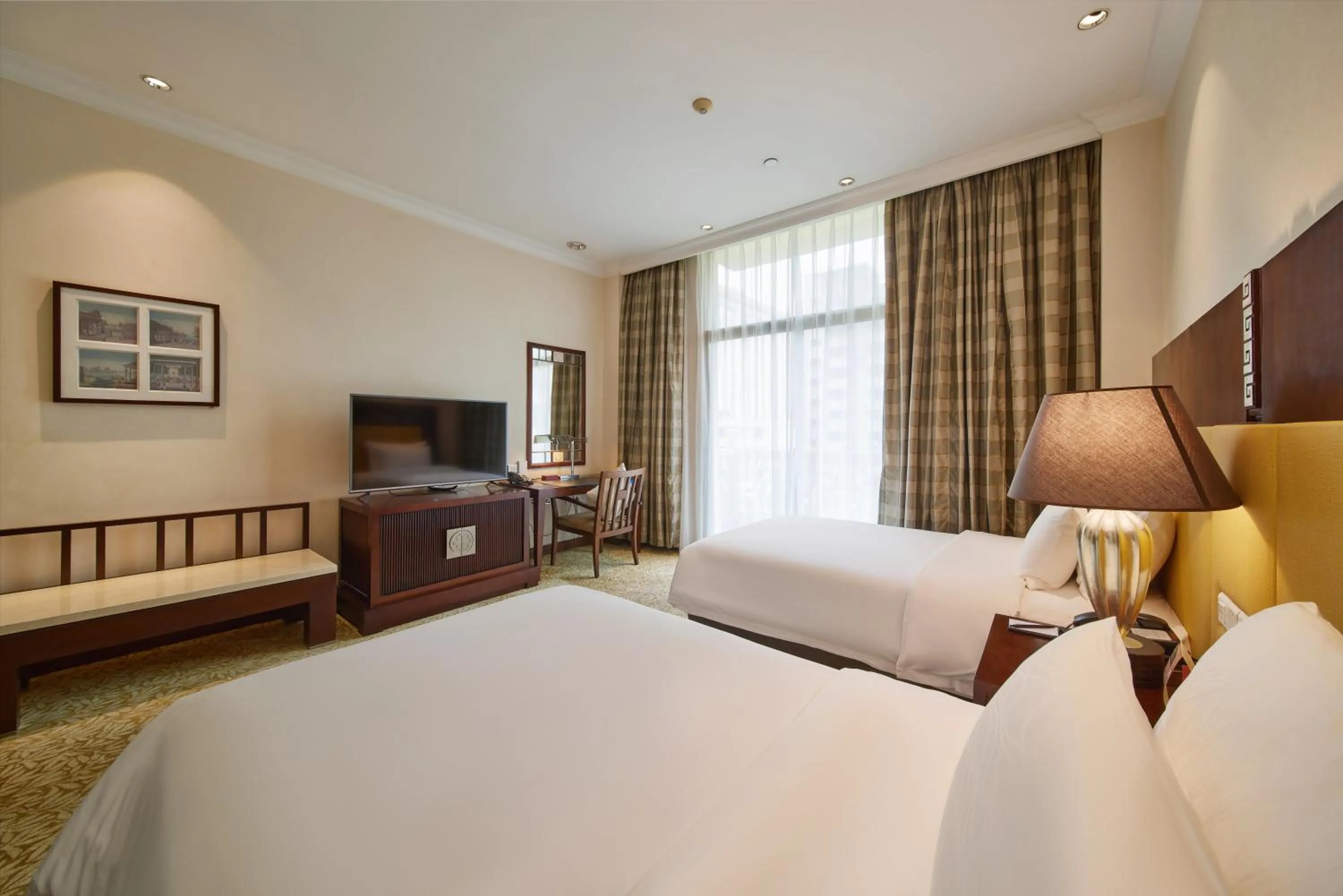 Photo of the whole room, Bed in Guangzhou Dong Fang Hotel