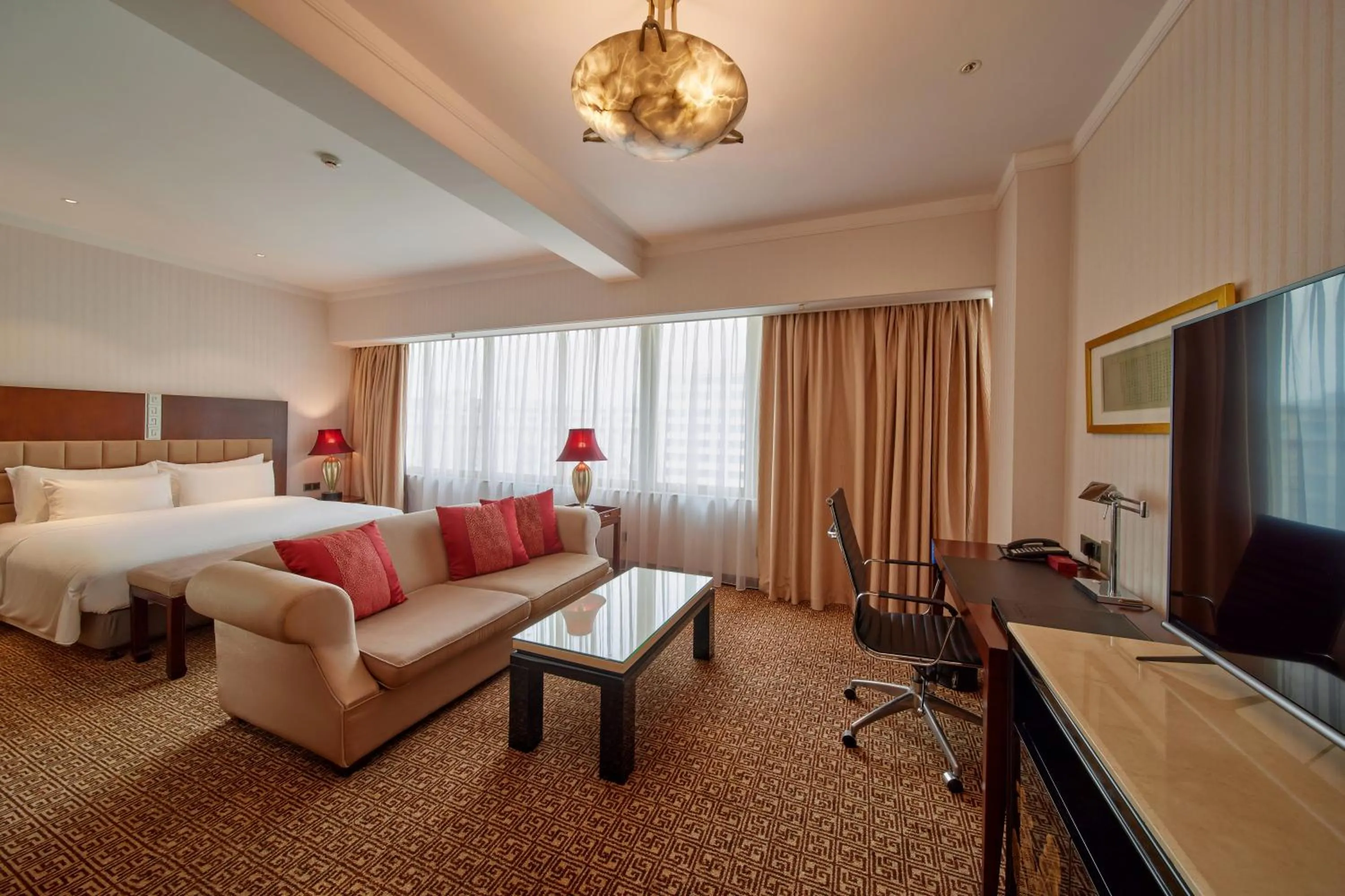 Photo of the whole room, Bed in Guangzhou Dong Fang Hotel