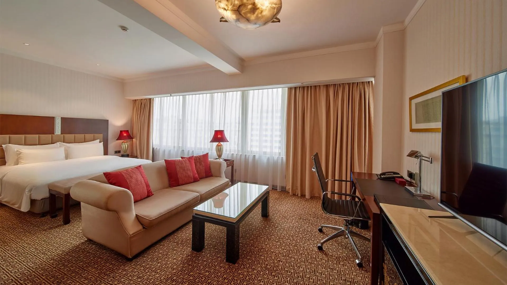 Photo of the whole room, Bed in Guangzhou Dong Fang Hotel