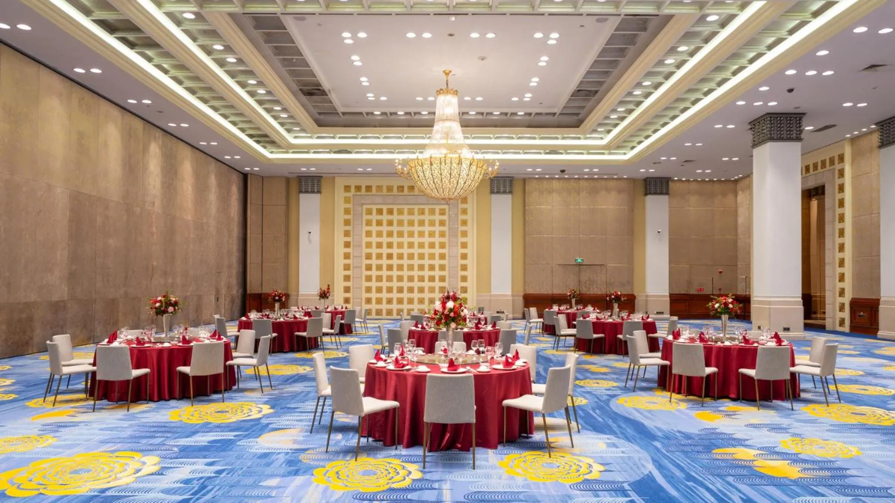 Meeting/conference room in Guangzhou Dong Fang Hotel