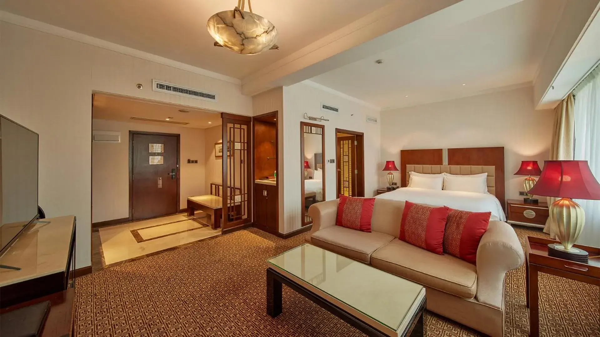 Non Smoking - Premier King Room with Garden View in Dong Fang Hotel Guangzhou Non Smoking - Premier King Room with Garden View in Dong Fang Hotel Guangzhou