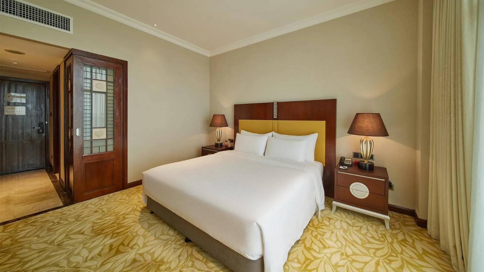 Bed in Guangzhou Dong Fang Hotel