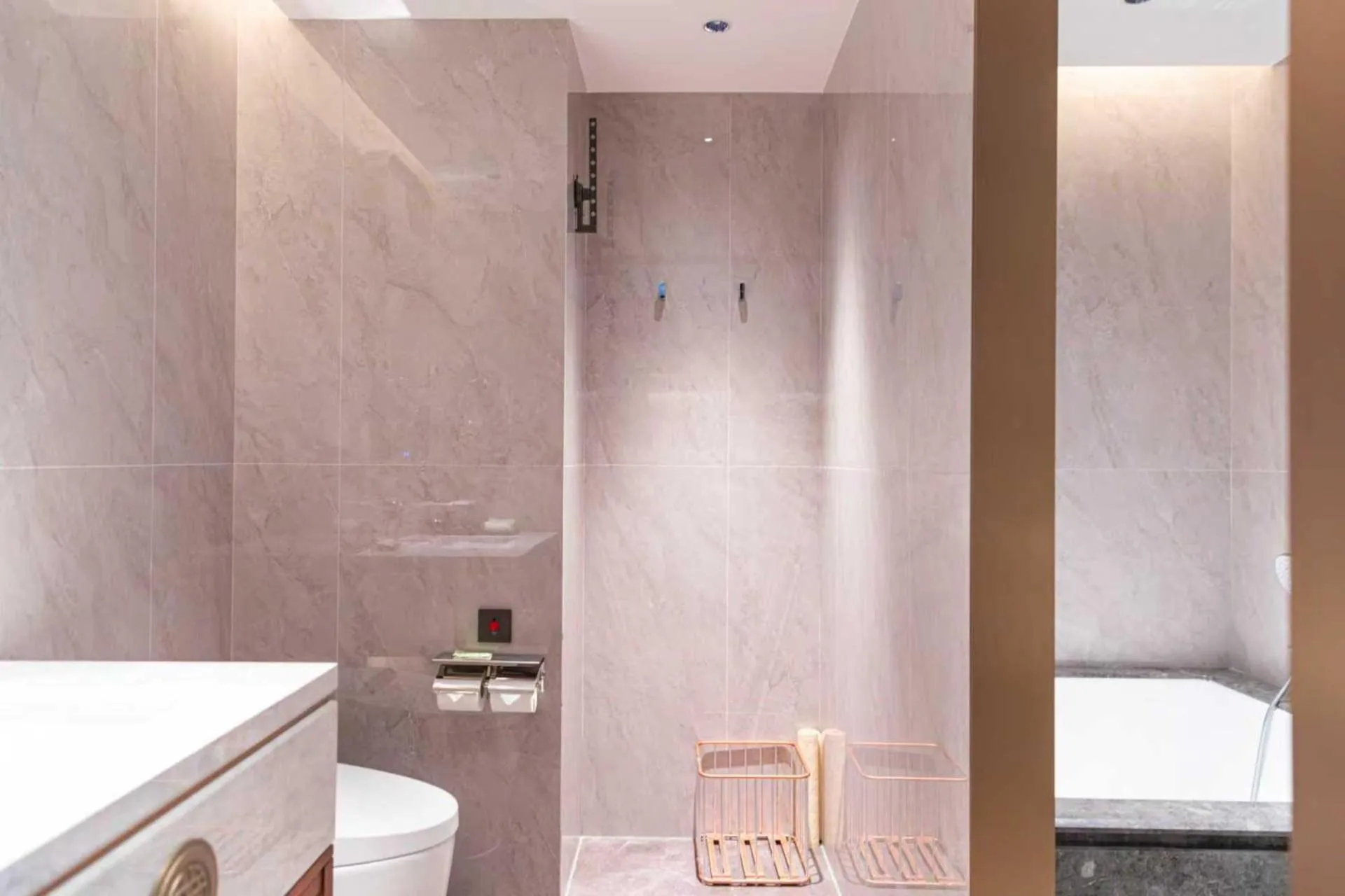 Bathroom in Guangzhou Dong Fang Hotel