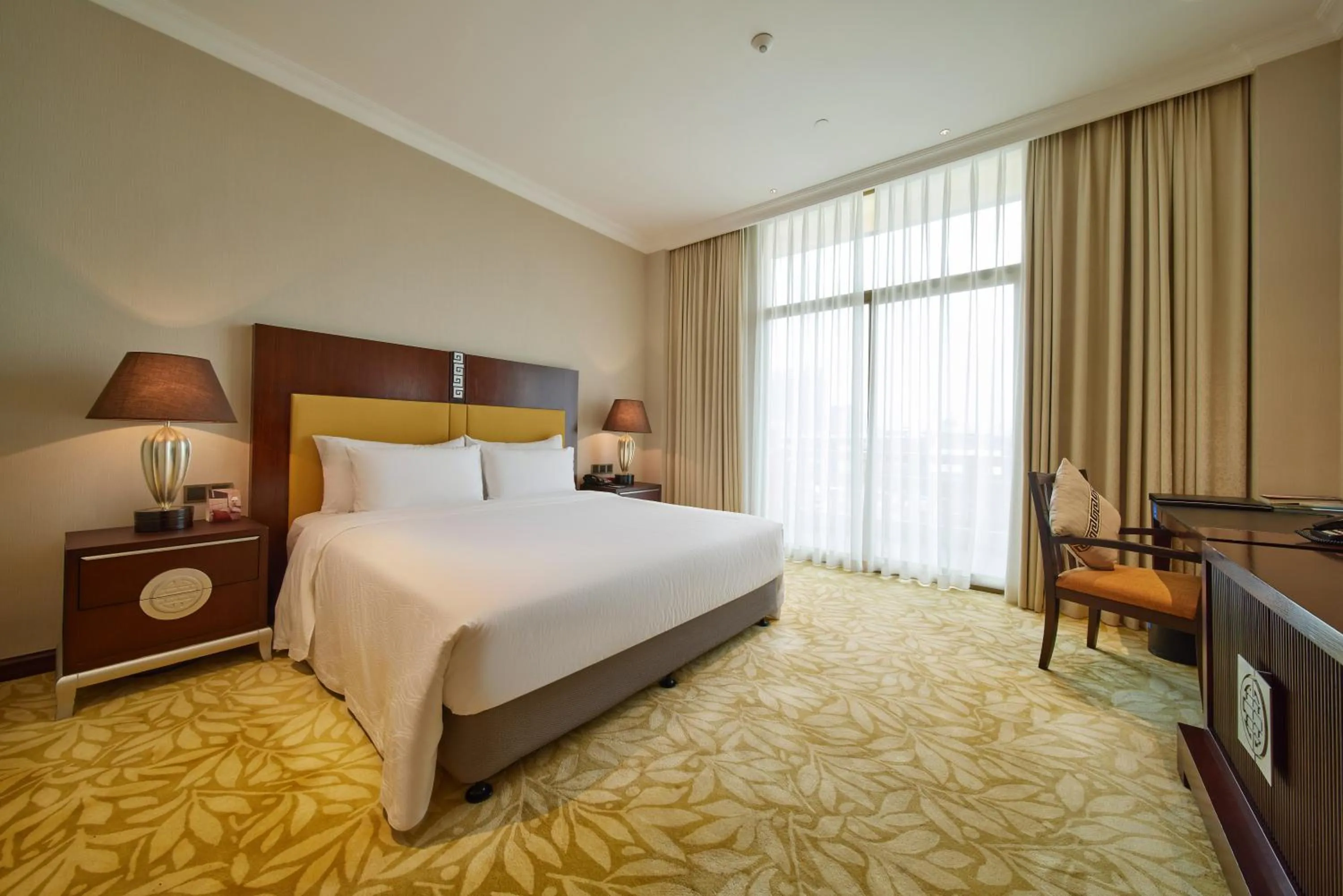 Photo of the whole room, Bed in Guangzhou Dong Fang Hotel