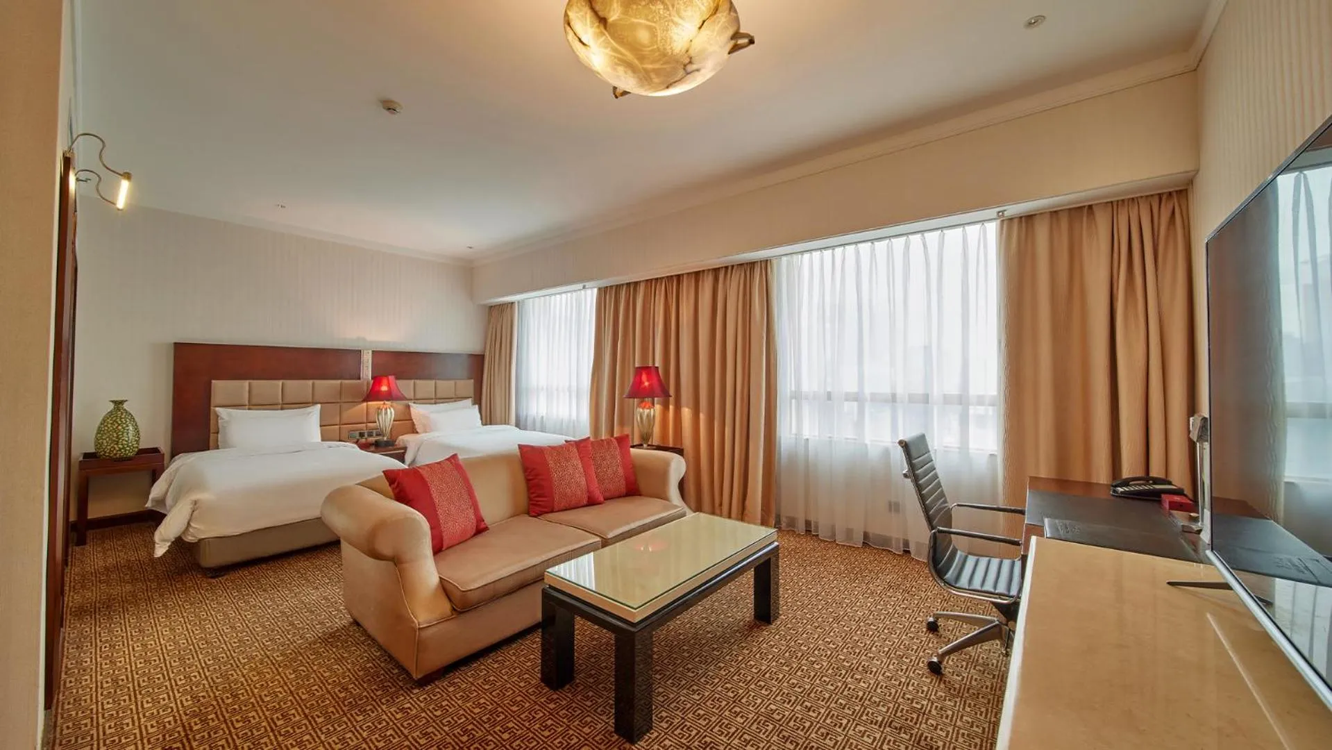 Seating area, Bed in Guangzhou Dong Fang Hotel