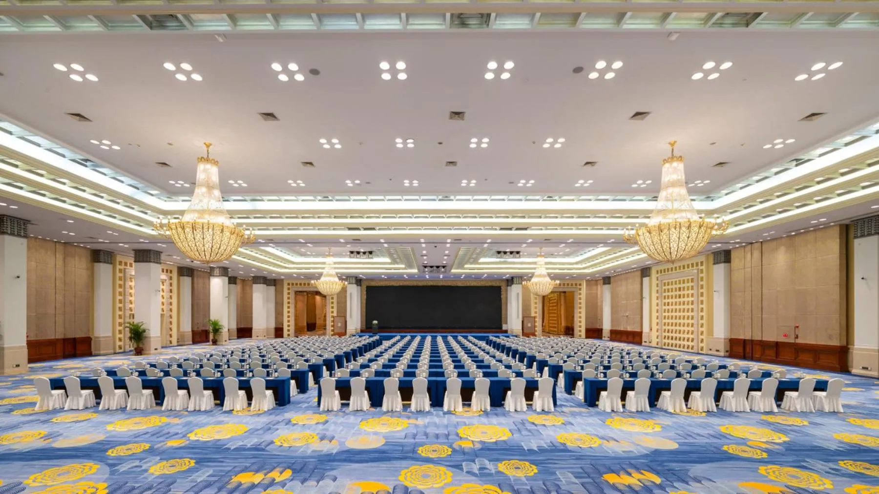 Meeting/conference room in Guangzhou Dong Fang Hotel