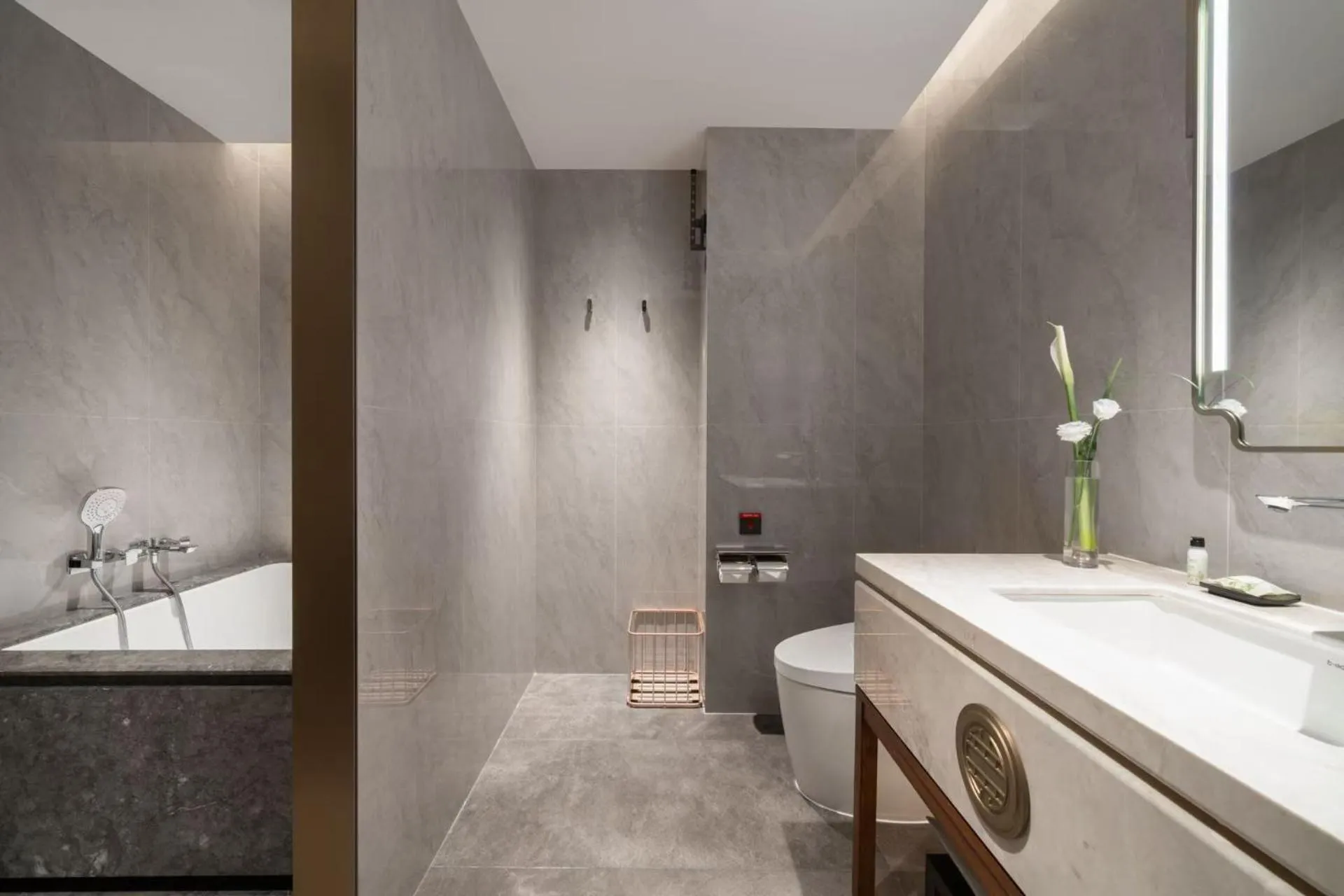 Toilet in Guangzhou Dong Fang Hotel