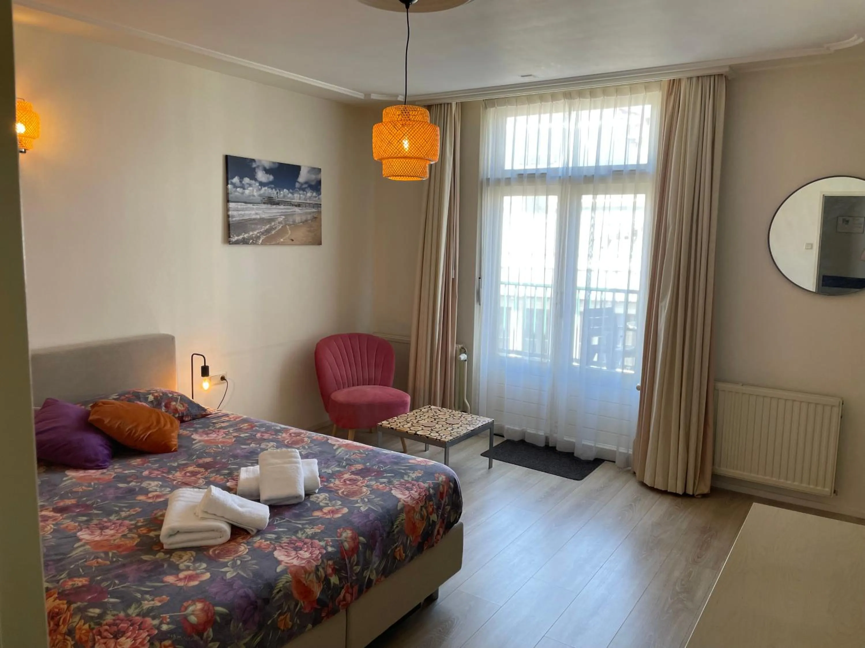 Seating area, Bed in Plato by Hofstad Studio’s