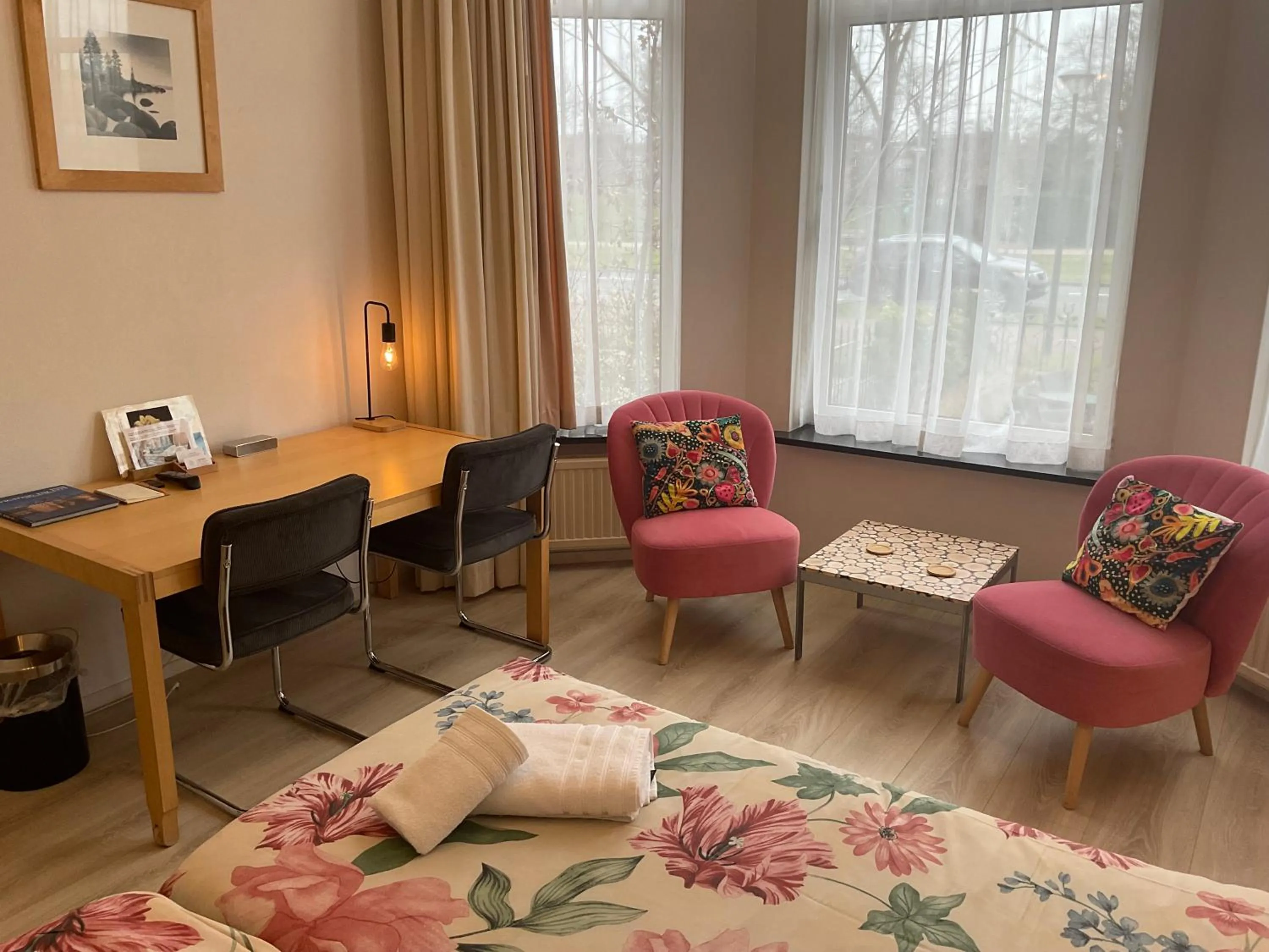 Seating area in Plato by Hofstad Studio’s