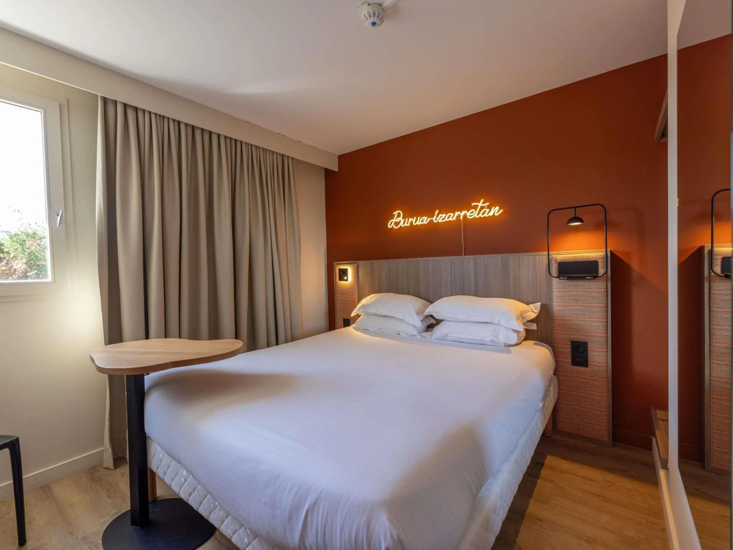 Bedroom, Bed in Hotel Donibane Saint-Jean-de-Luz