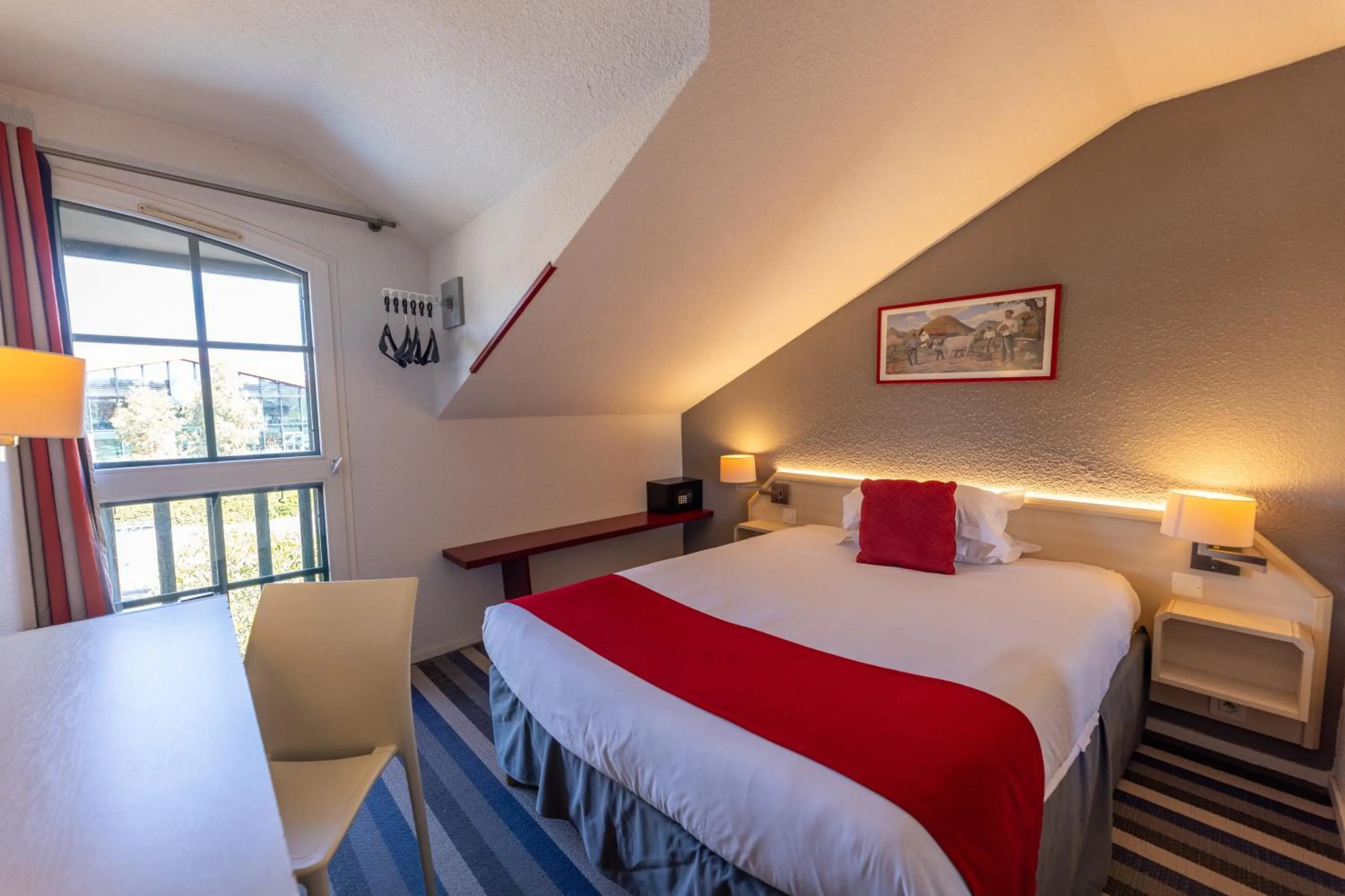 Bed in Hotel Donibane Saint-Jean-de-Luz