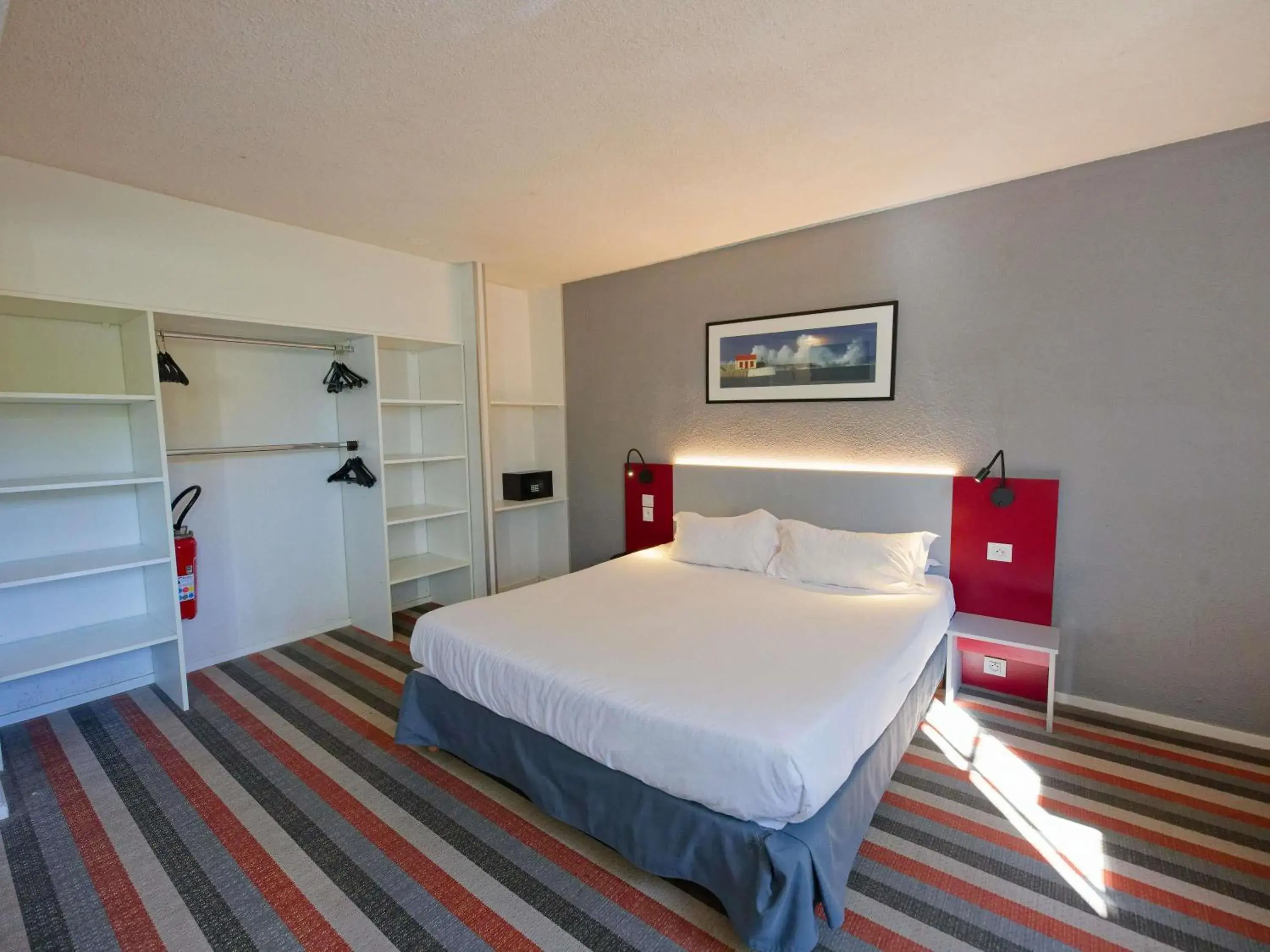 Bedroom, Bed in Hotel Donibane Saint-Jean-de-Luz Bedroom, Bed in Hotel Donibane Saint-Jean-de-Luz