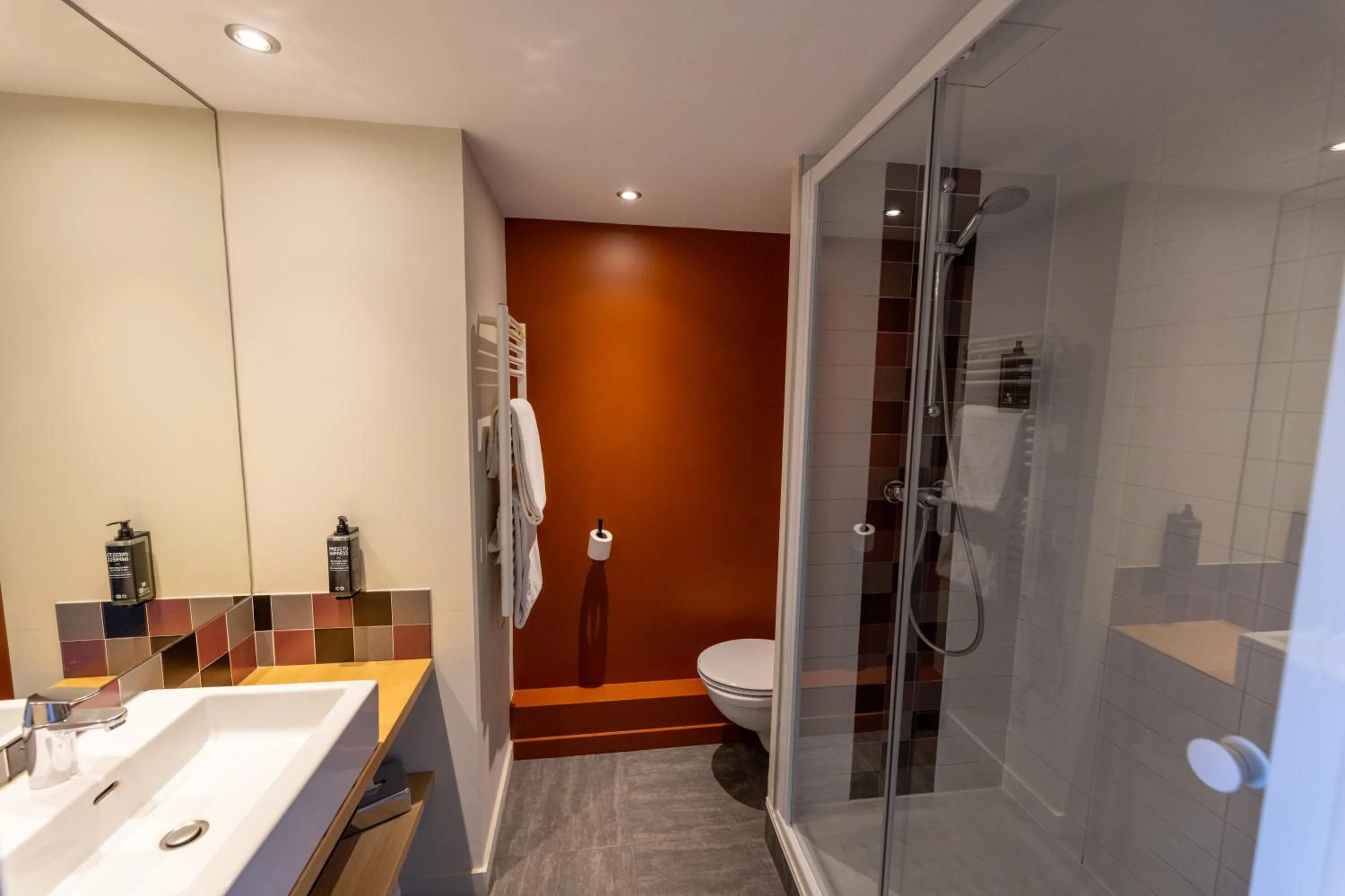 Bathroom in Hotel Donibane Saint-Jean-de-Luz