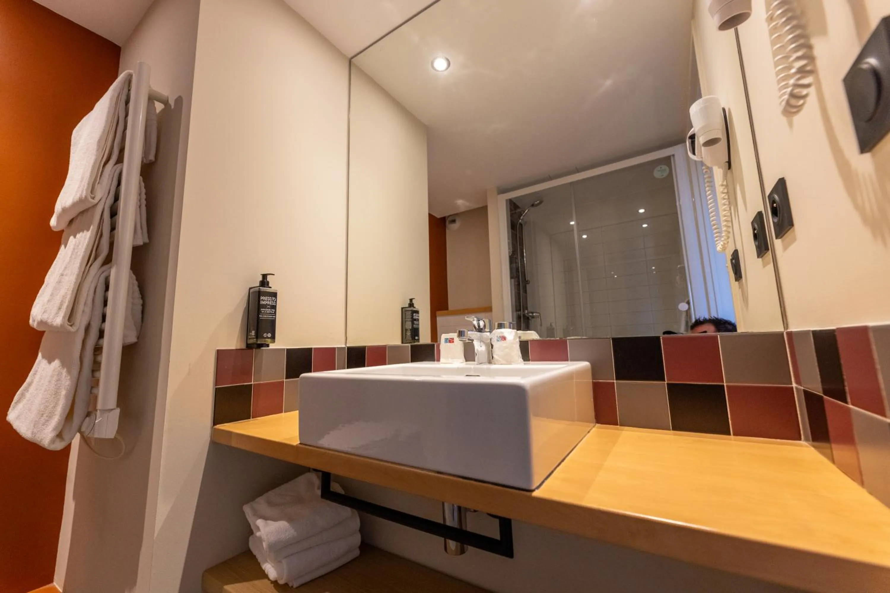 Bathroom in Hotel Donibane Saint-Jean-de-Luz