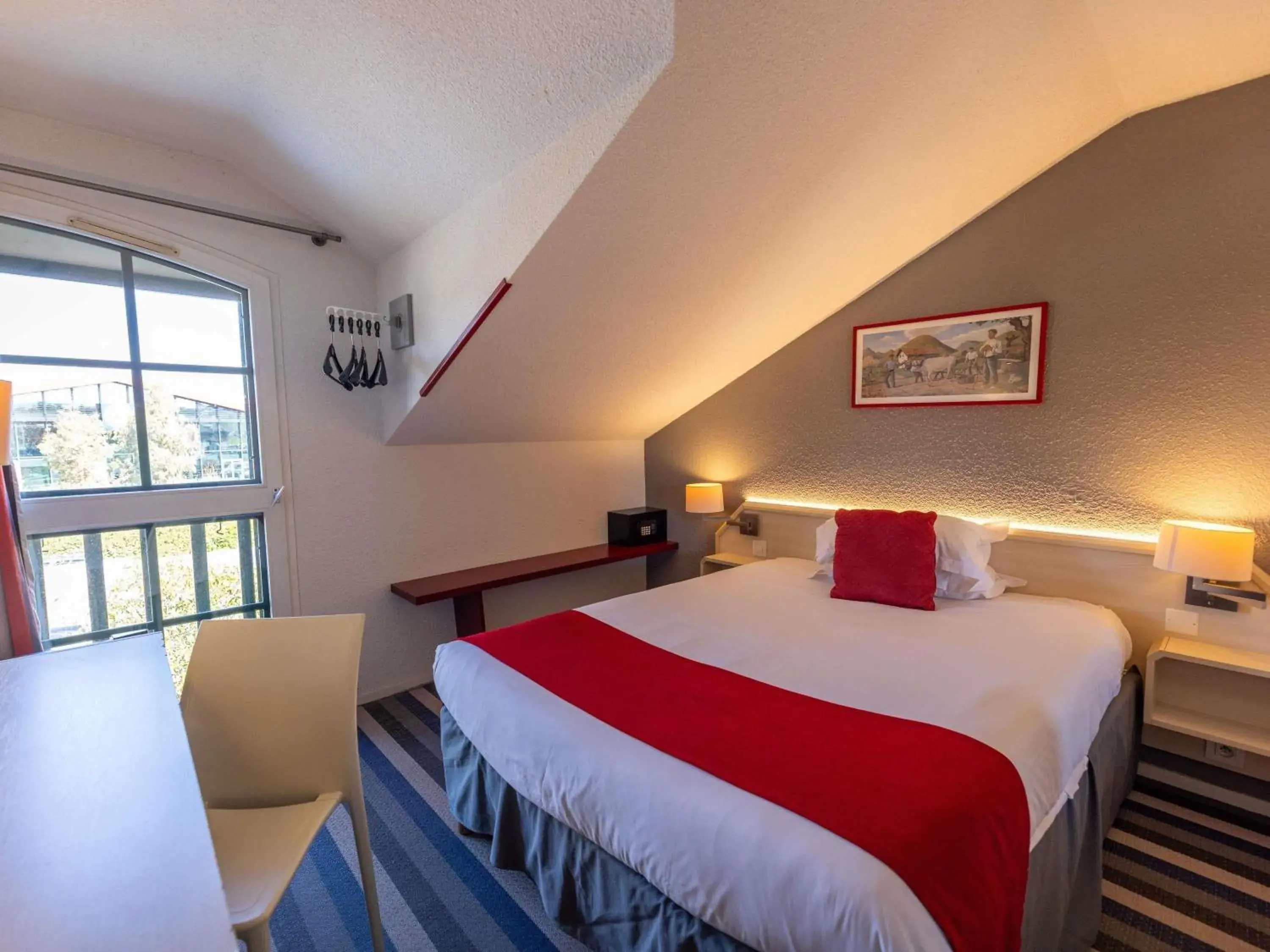 Bedroom, Bed in Hotel Donibane Saint-Jean-de-Luz Bedroom, Bed in Hotel Donibane Saint-Jean-de-Luz