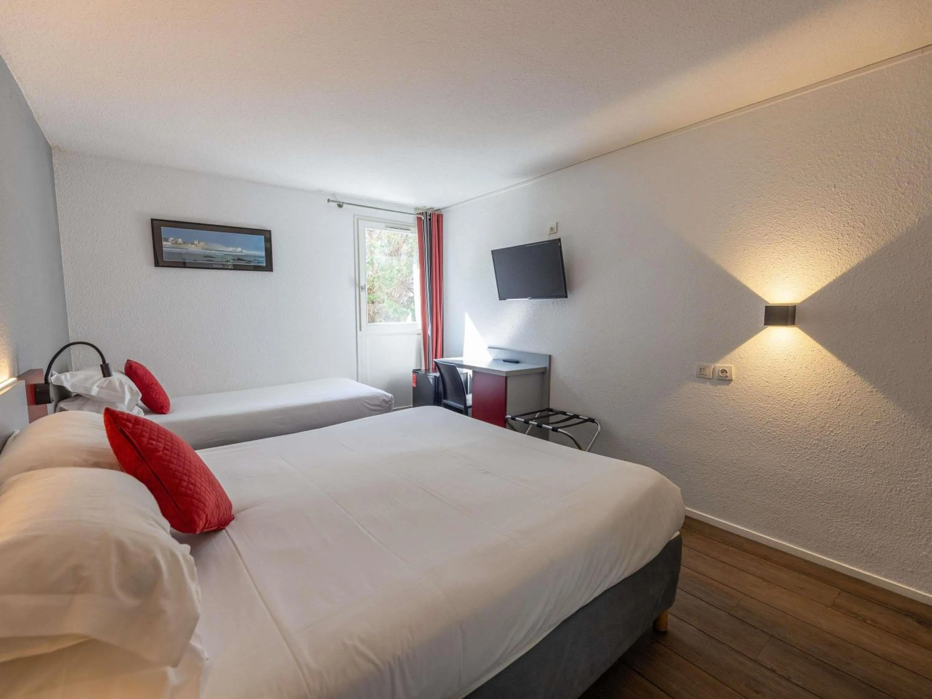 Bedroom, Bed in Hotel Donibane Saint-Jean-de-Luz