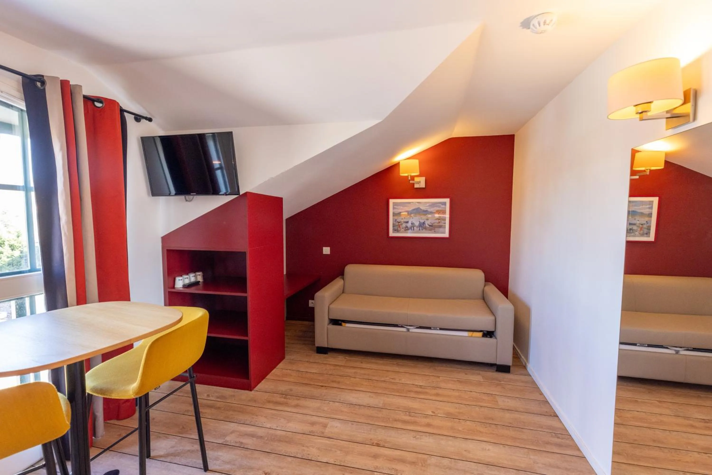 TV and multimedia in Hotel Donibane Saint-Jean-de-Luz