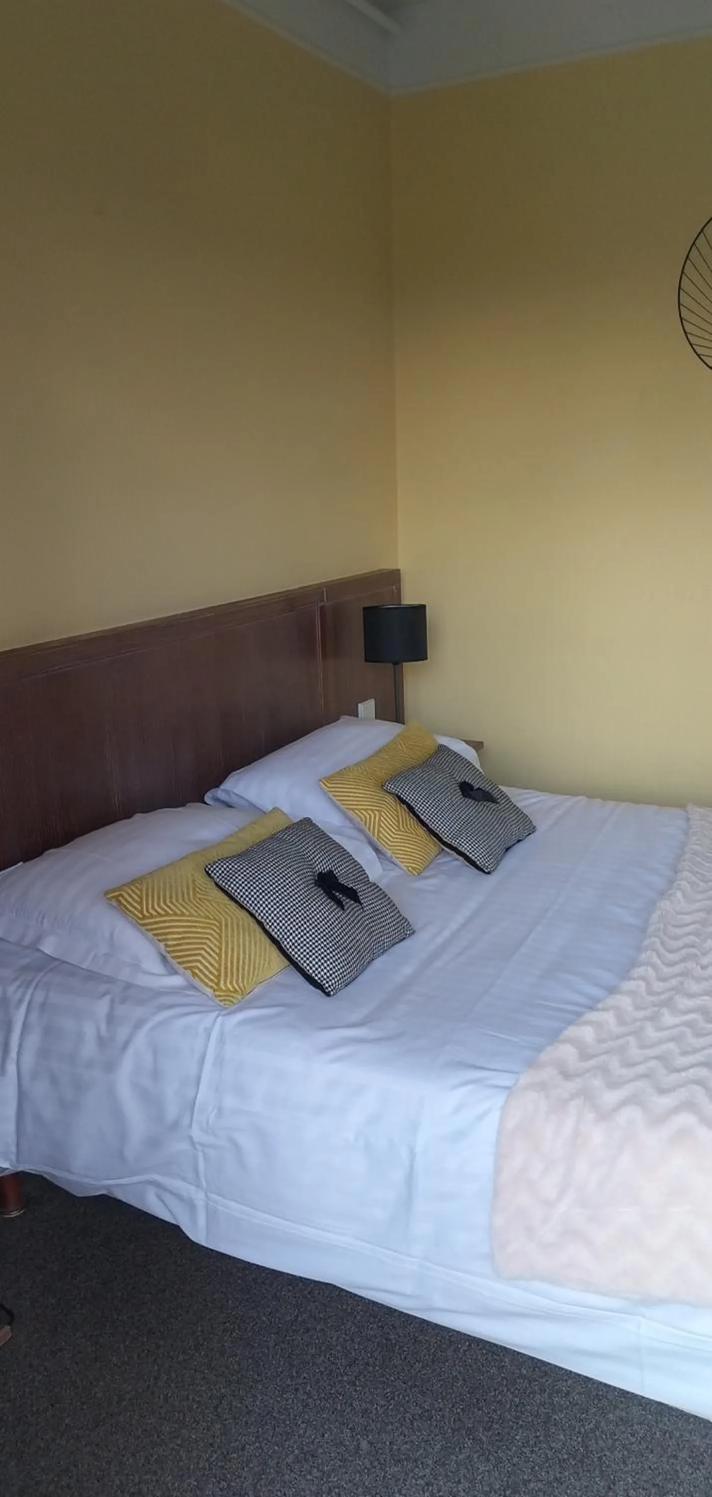 Bed in Hotel Le Rivage