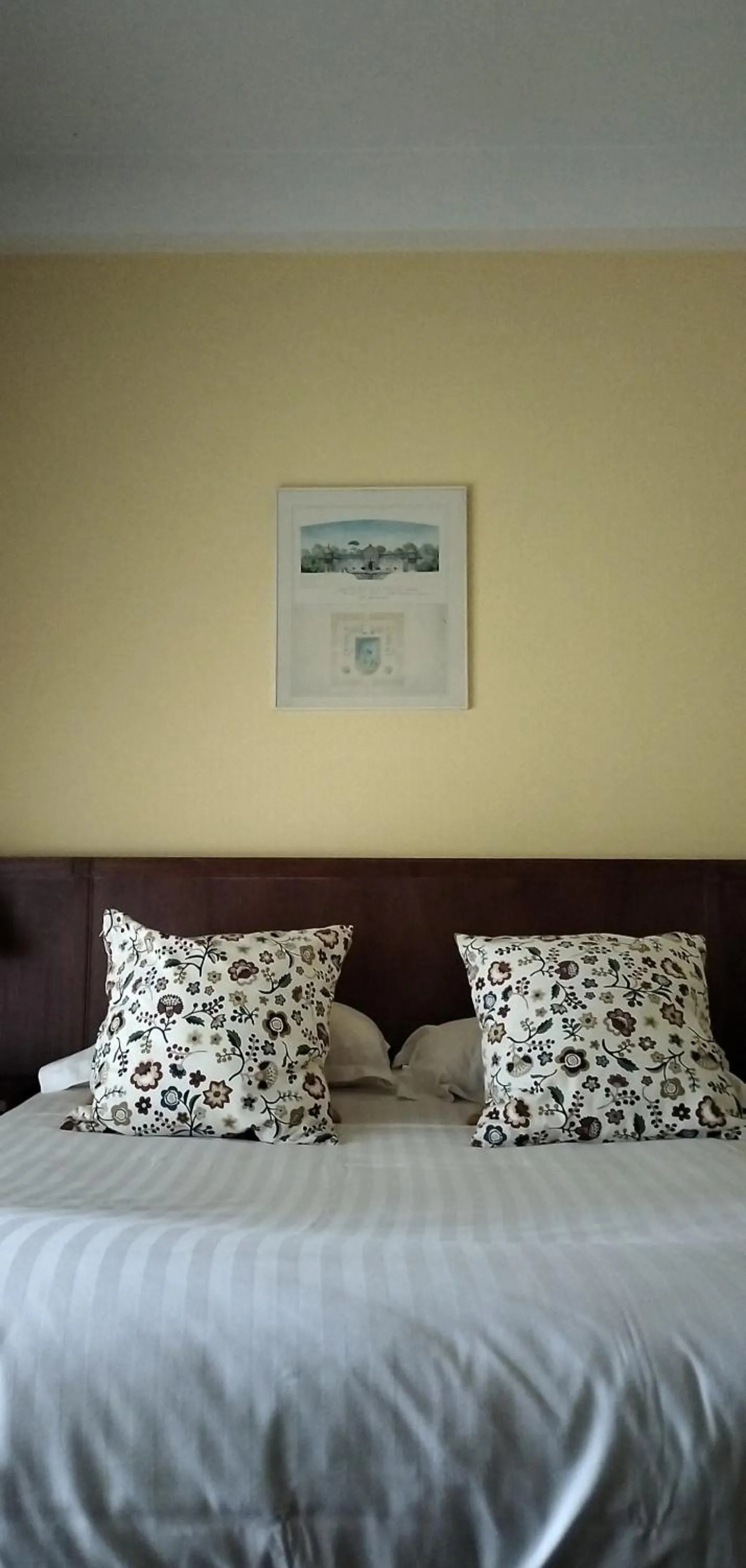 Bed in Hotel Le Rivage