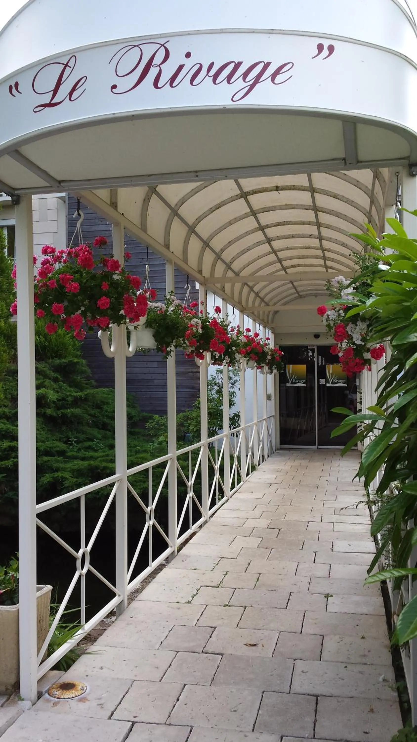 Facade/entrance in Hotel Le Rivage