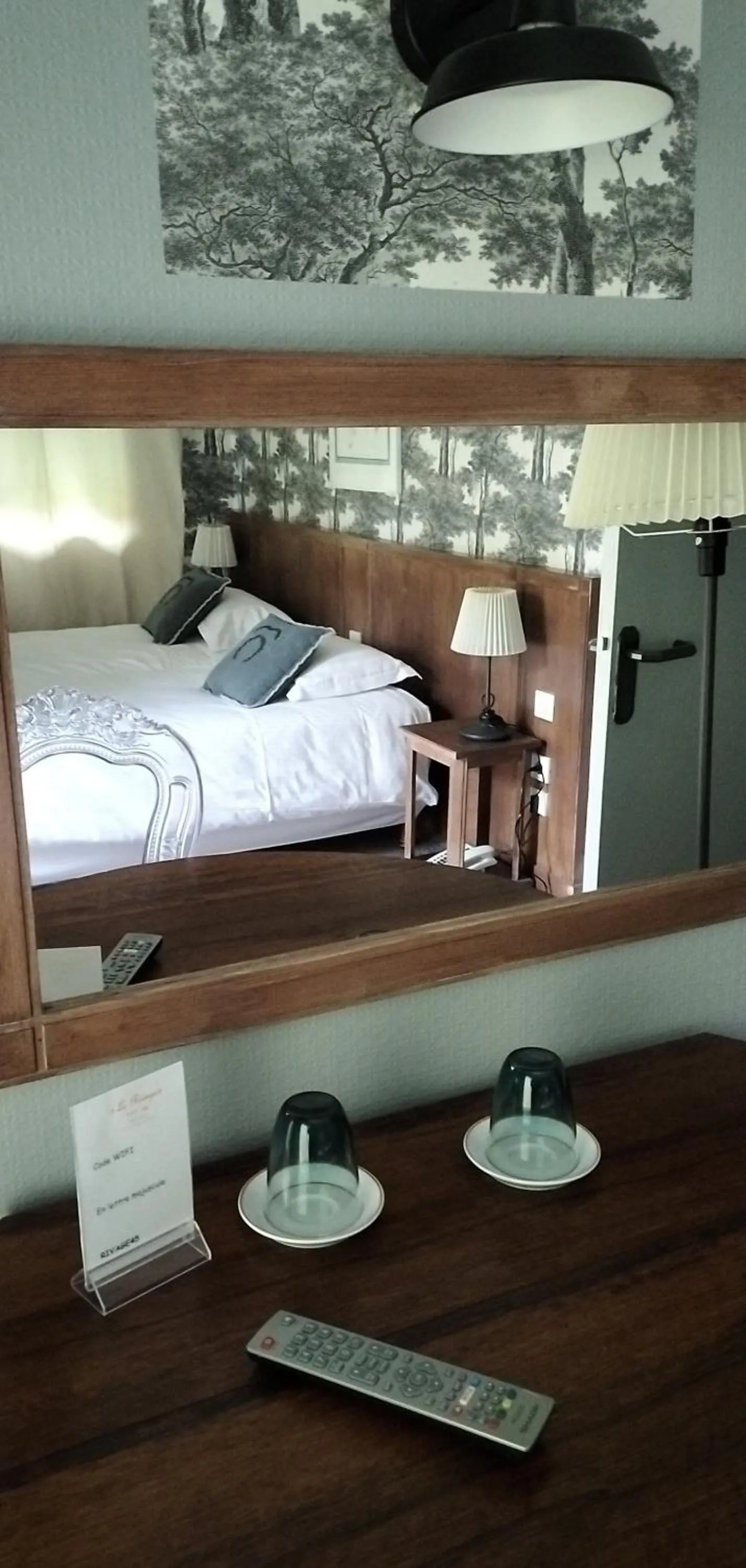 Bed in Hotel Le Rivage