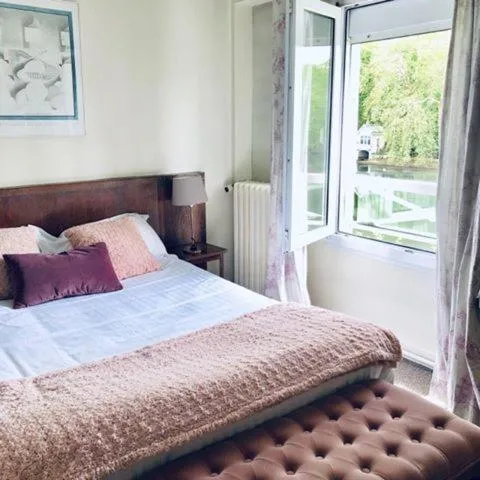 Bed in Hotel Le Rivage