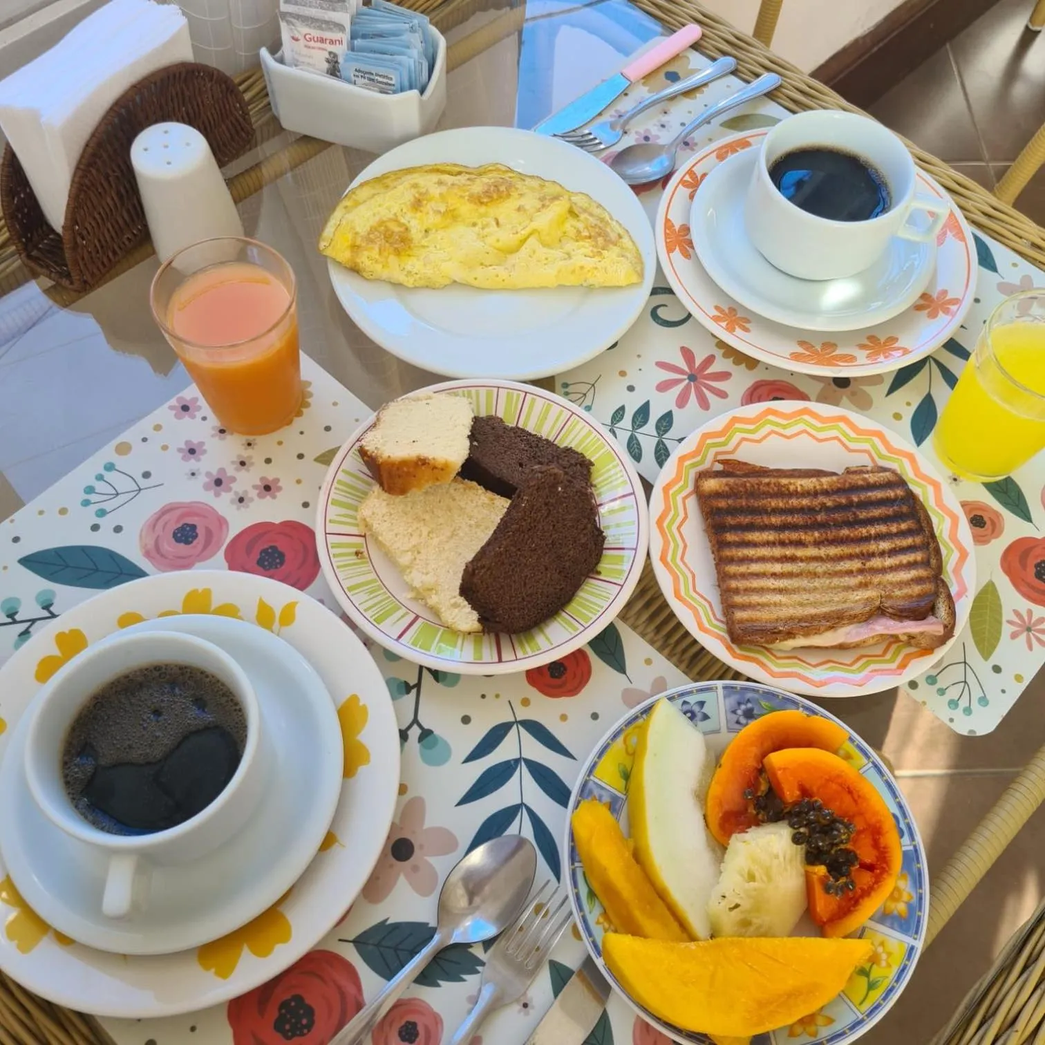 Breakfast in POUSADA AMENDOEIRA