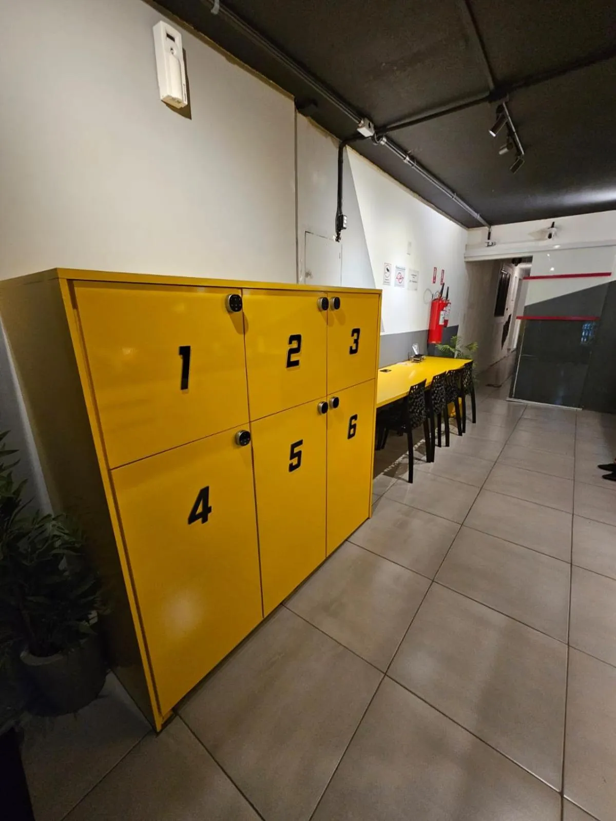 LÍAH Hostel & Suites