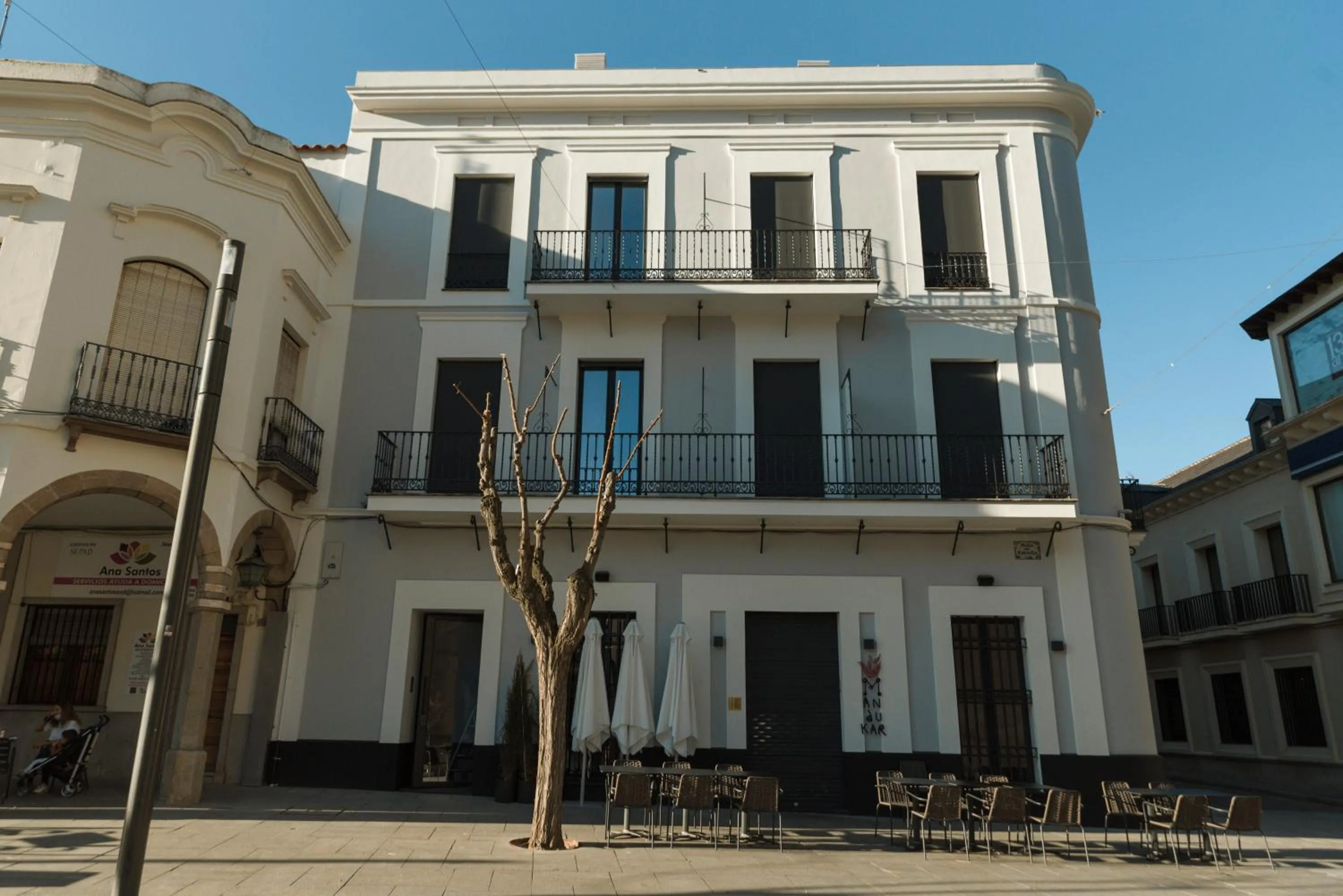 Property building in Apartamentos Plaza de España 6