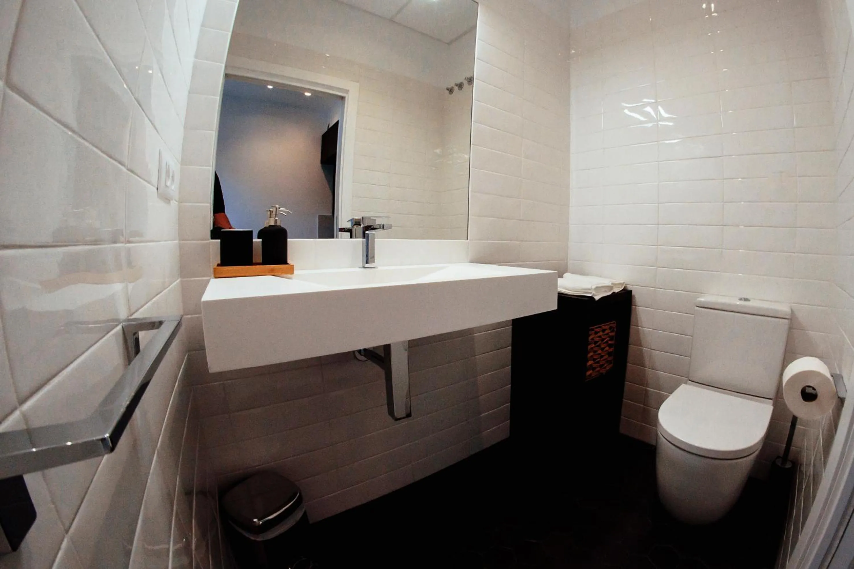 Bathroom in Apartamentos Plaza de España 6