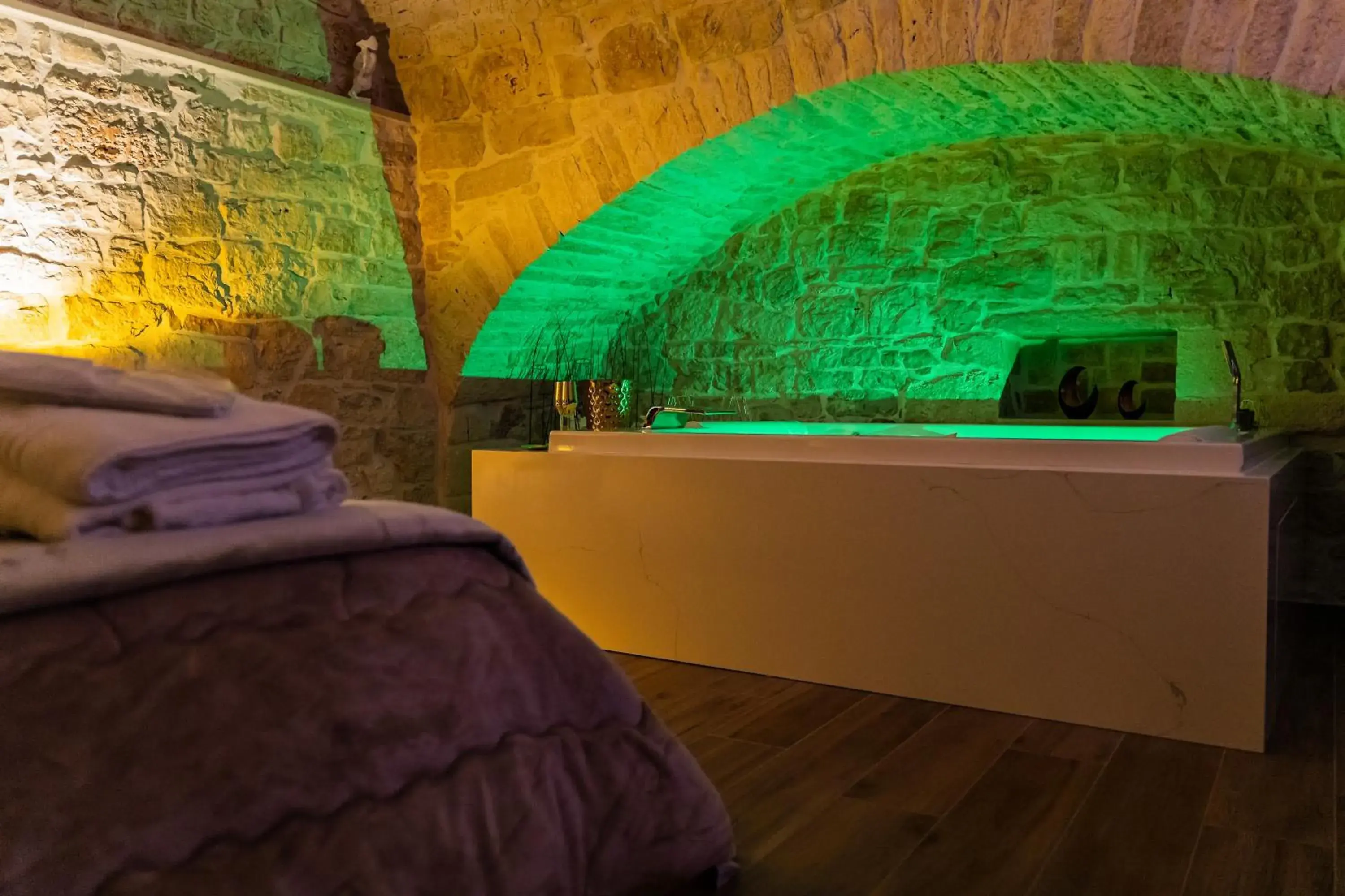 Double Room with Spa Bath in Gold Suite B&B Double Room with Spa Bath in Gold Suite B&B