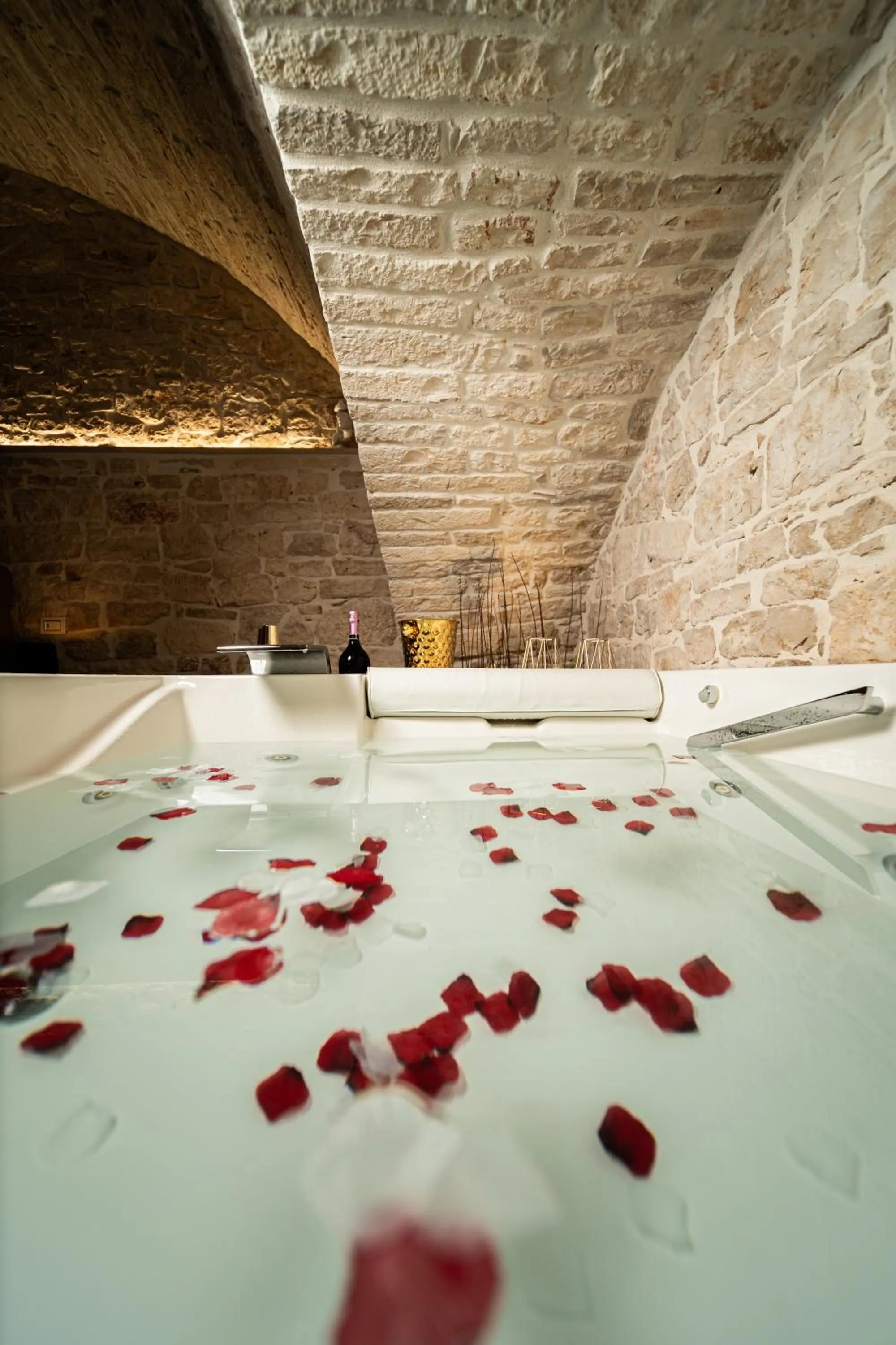 Hot Tub in Gold Suite B&B