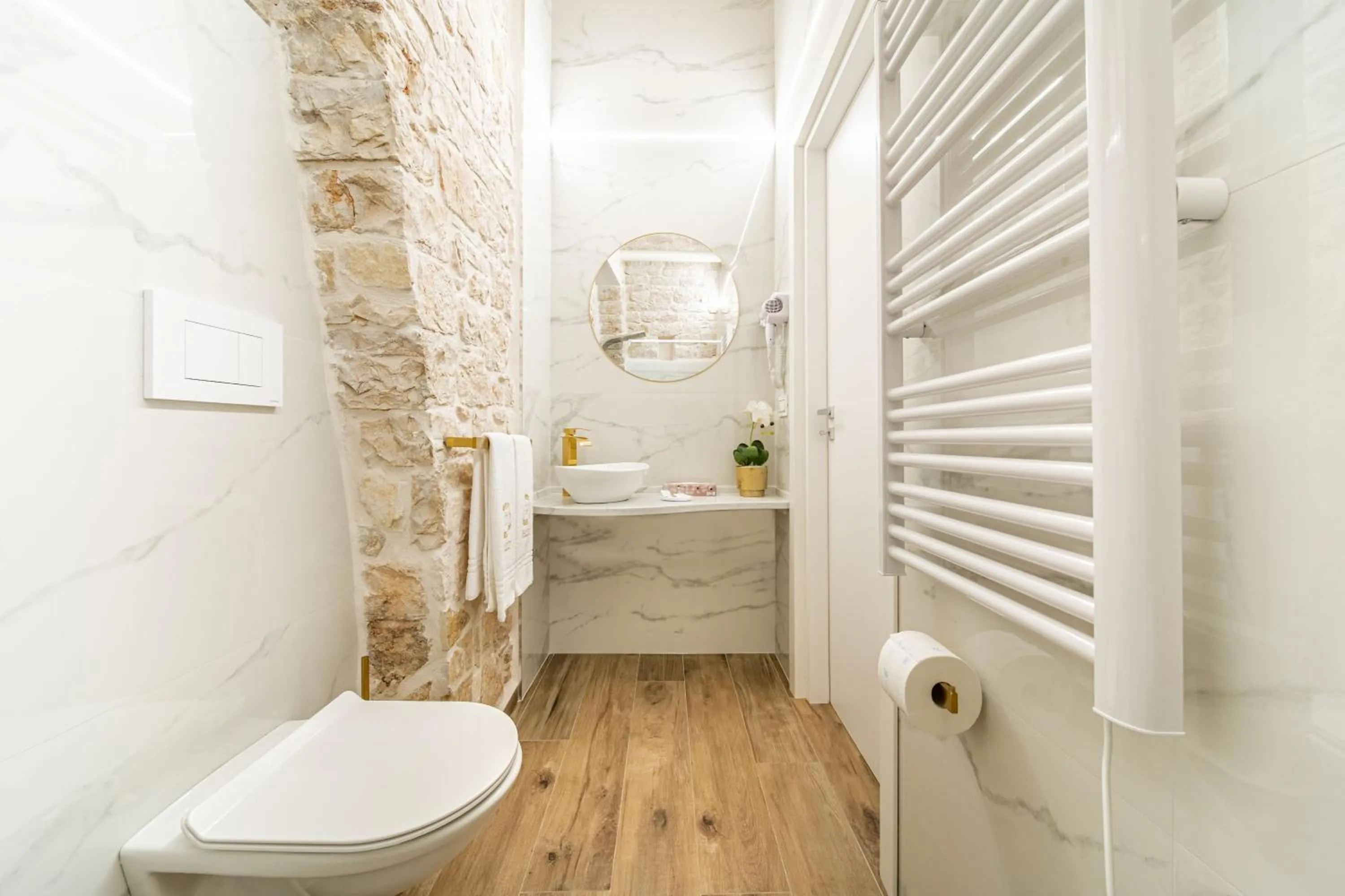 Shower in Gold Suite B&B