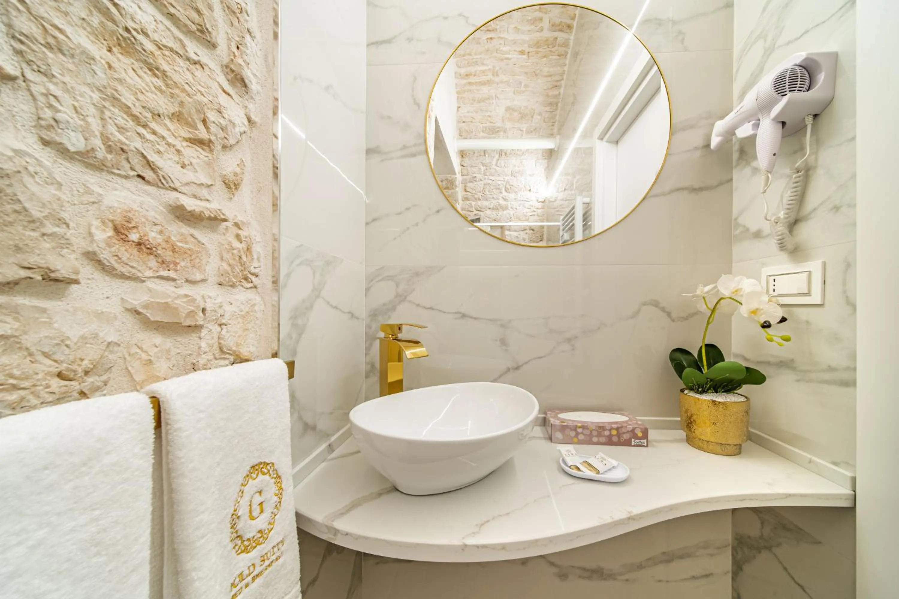 Bathroom in Gold Suite B&B