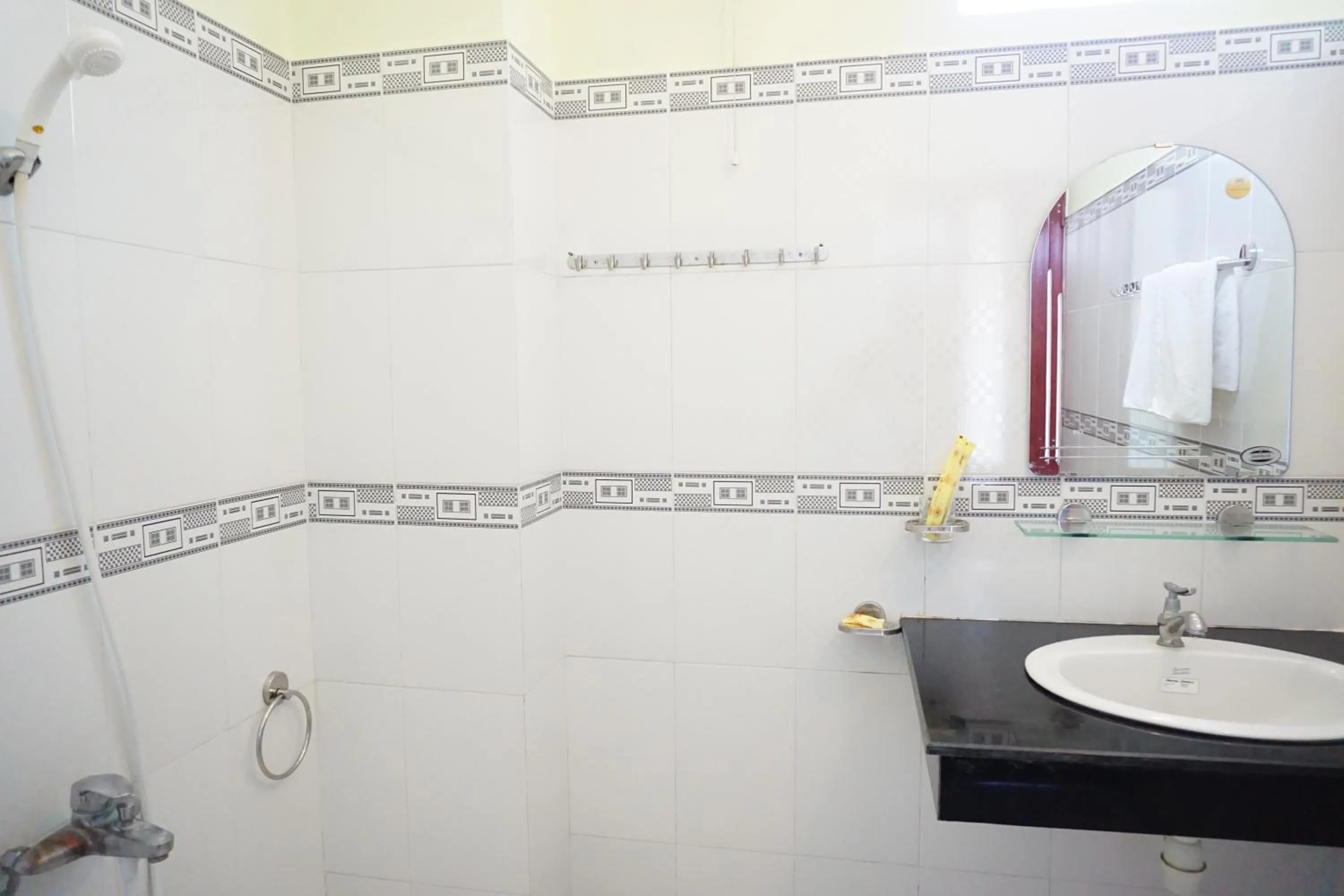 Shower in Cat Tien Guesthouse