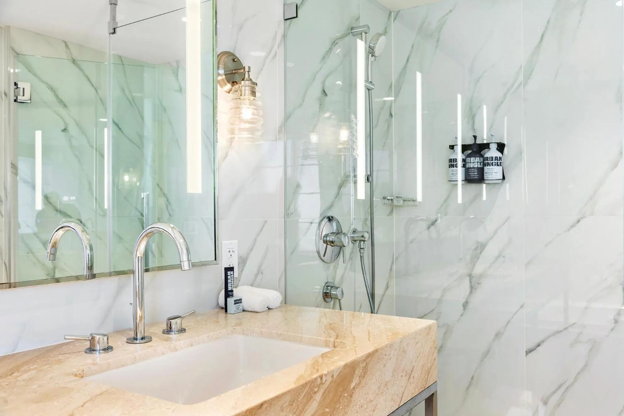 Shower in Hotel Ocean