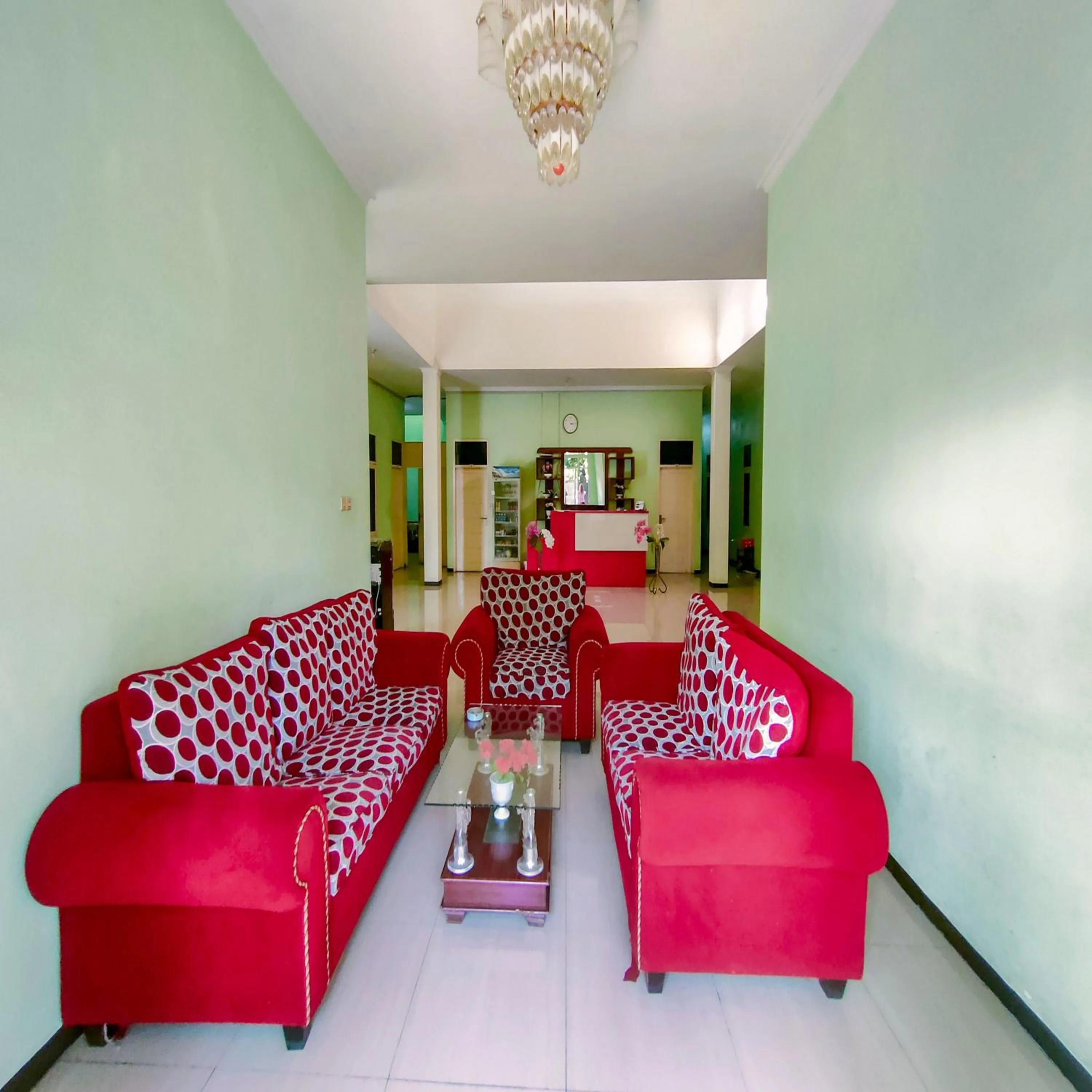 Seating area in Capital O 90709 Djati Guest House