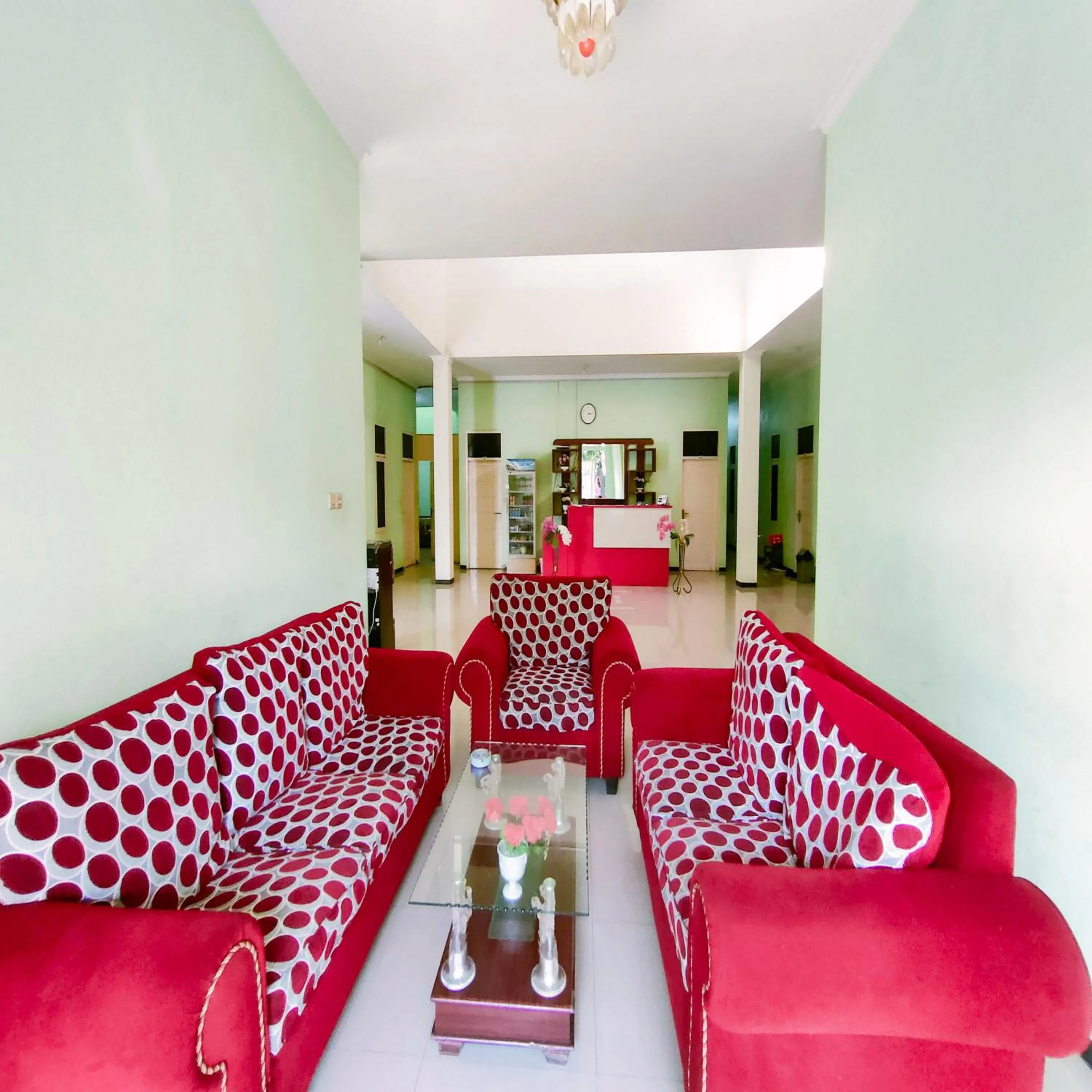 Seating area in Capital O 90709 Djati Guest House