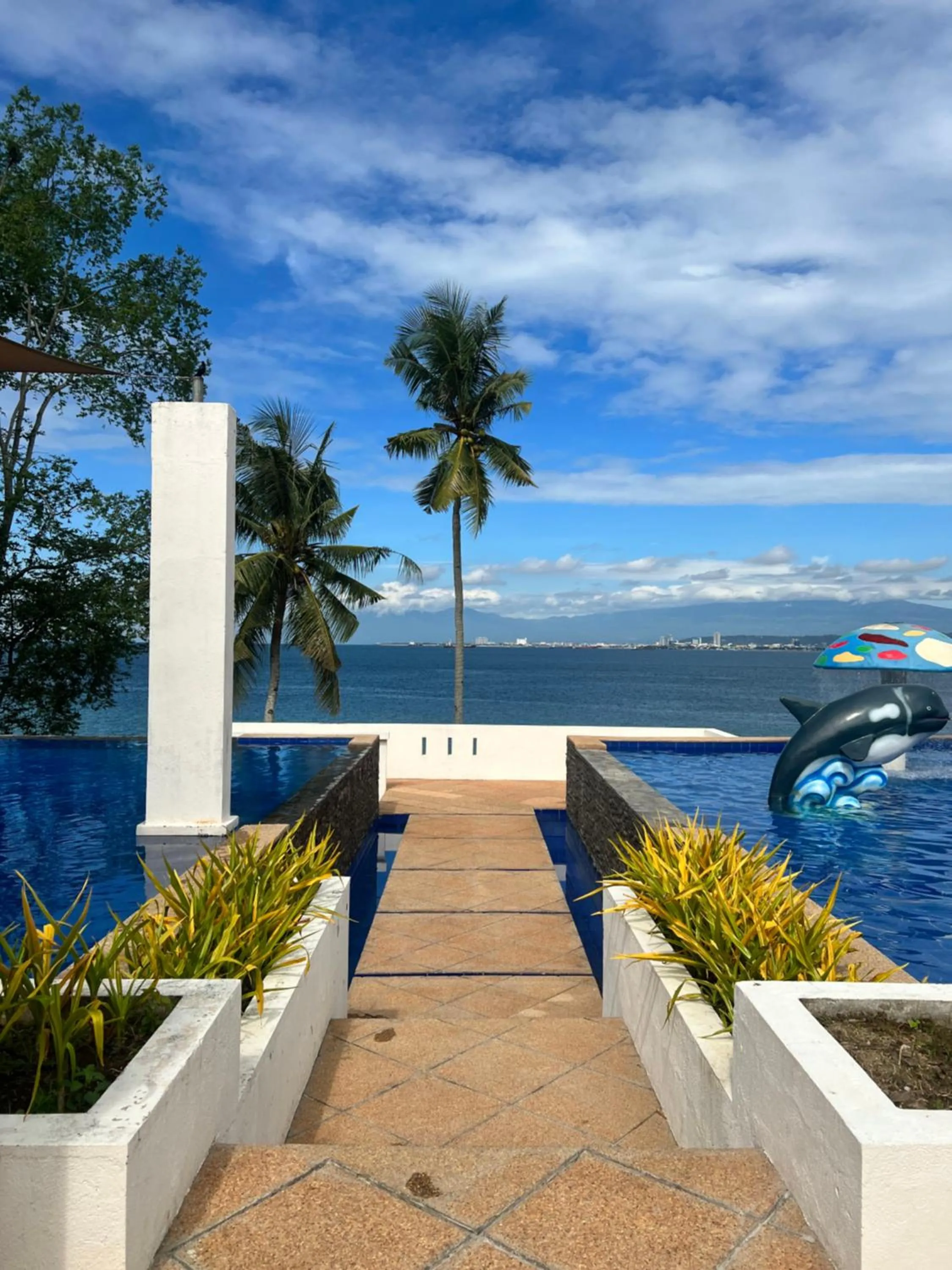 Day in Crusoe Cabins Costa Azalea