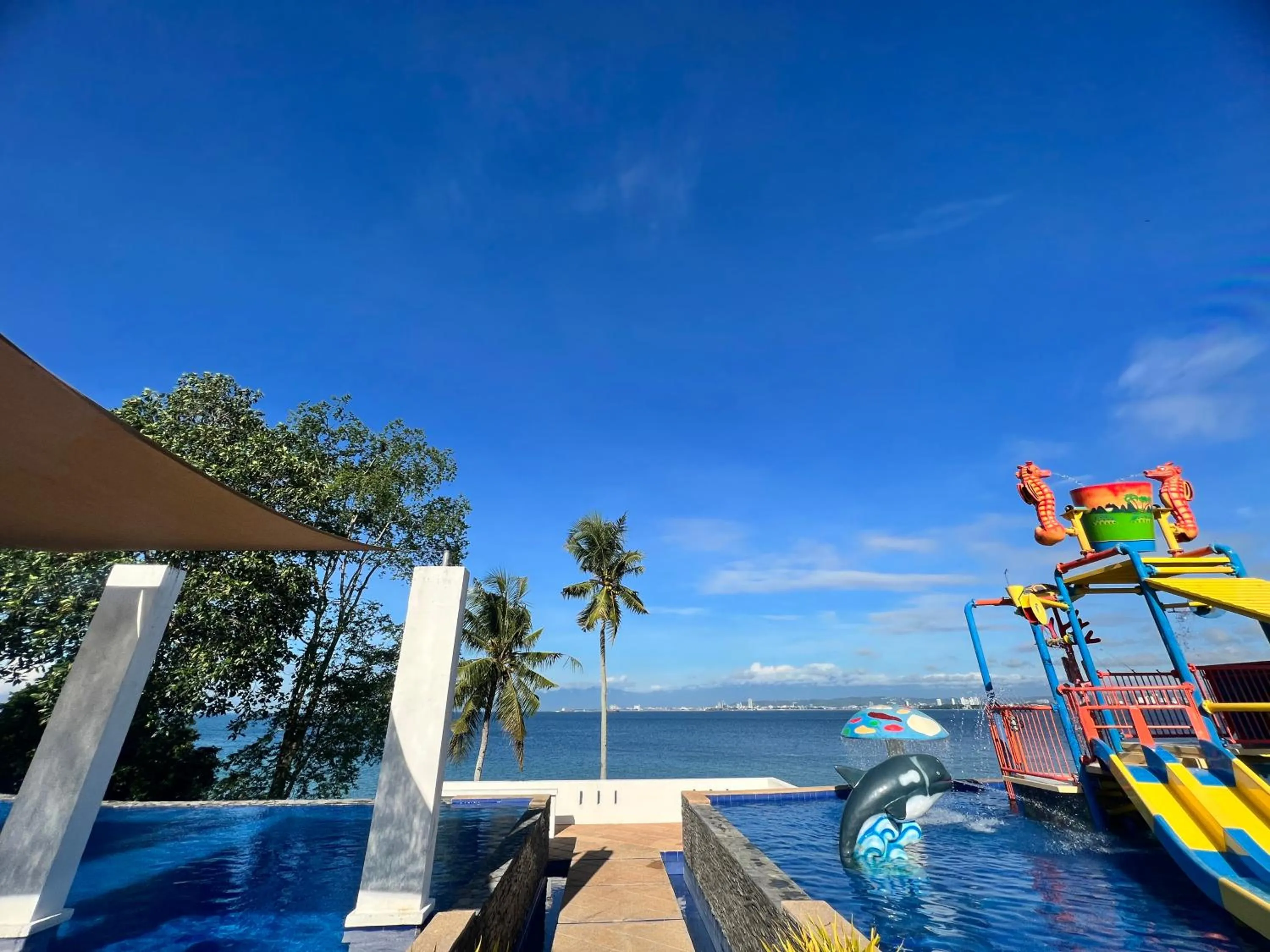 Day in Crusoe Cabins Costa Azalea